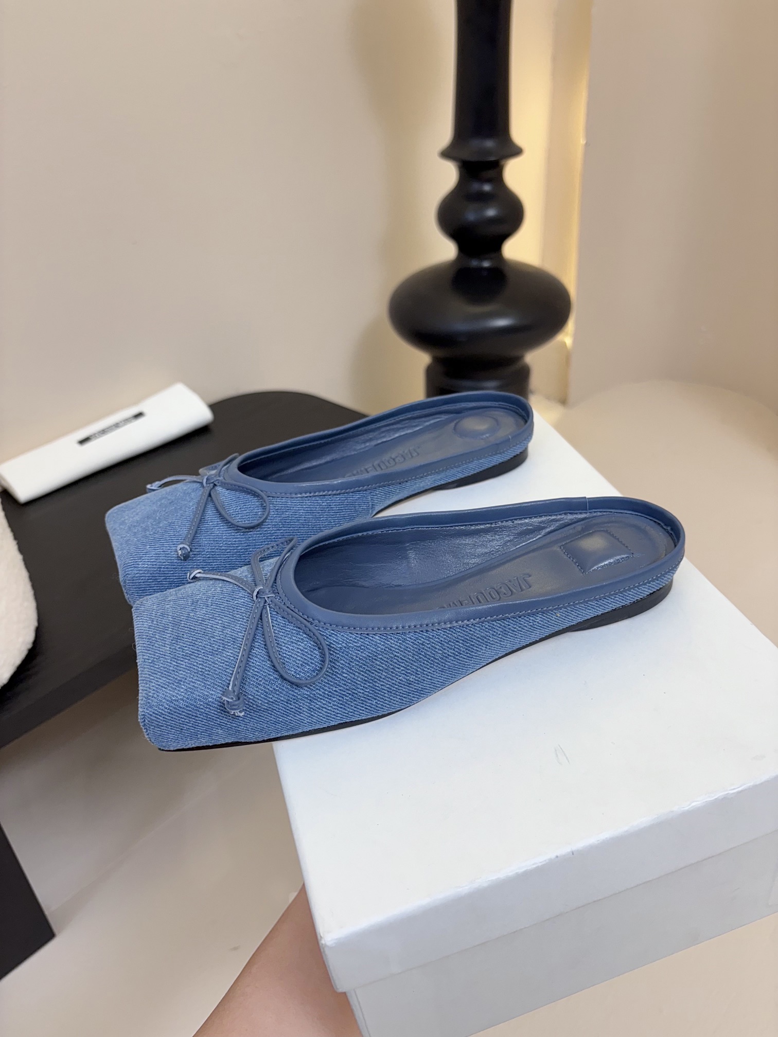 
jacquemus 25ss方头蝴蝶结半拖/单鞋

方头设计真的好时髦！牛仔裤 小裙子搭配不在话下！可