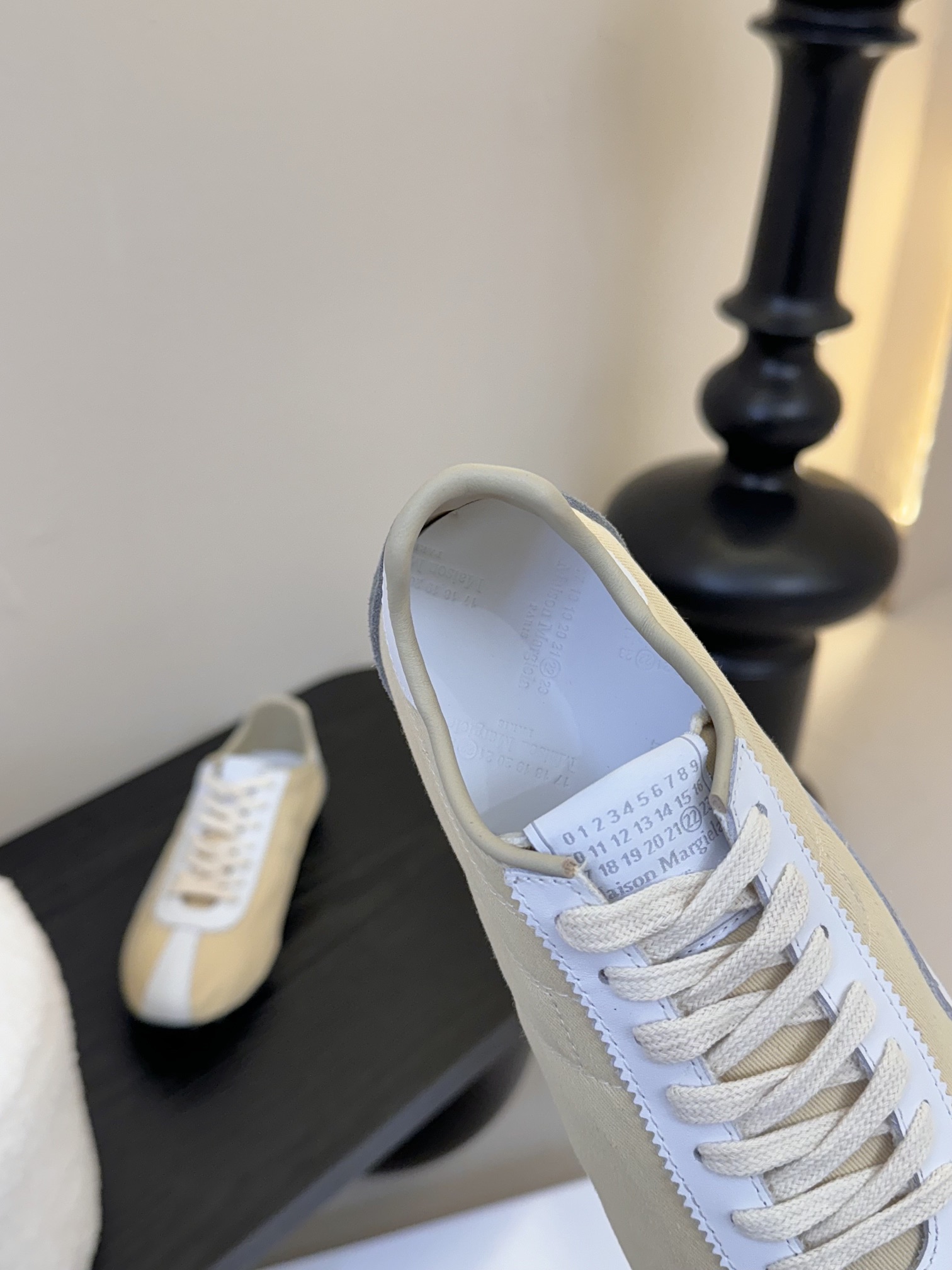
延续品牌独具辨识度的解构主义美学，Maison Margiela 2025春夏系列新款上架！
⬜新款S
