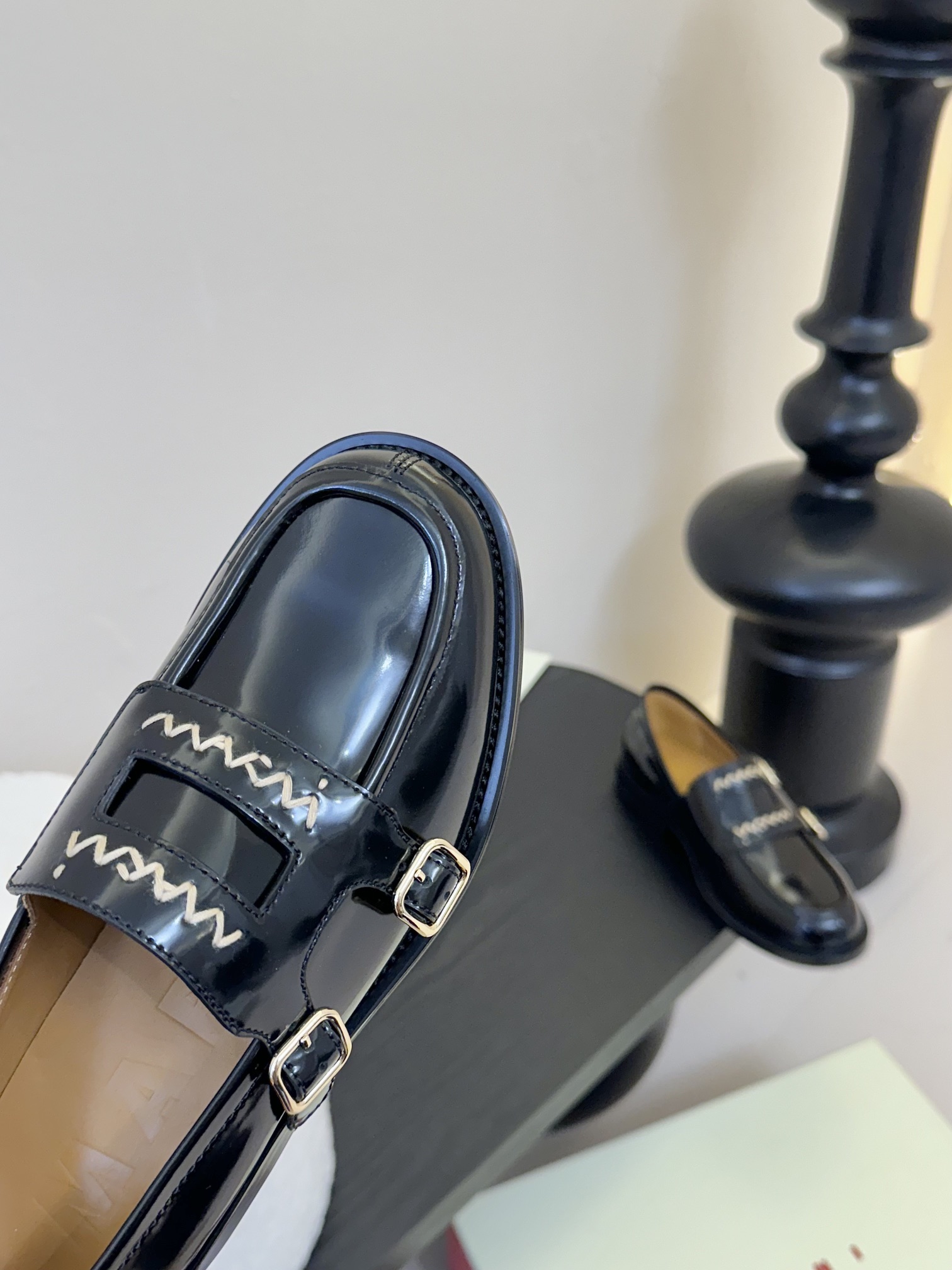 
MARNI 25ss 春夏新款 矮跟乐福鞋 

乐福鞋是鞋业界的天花板，永不过时的一个代名词、想好的心