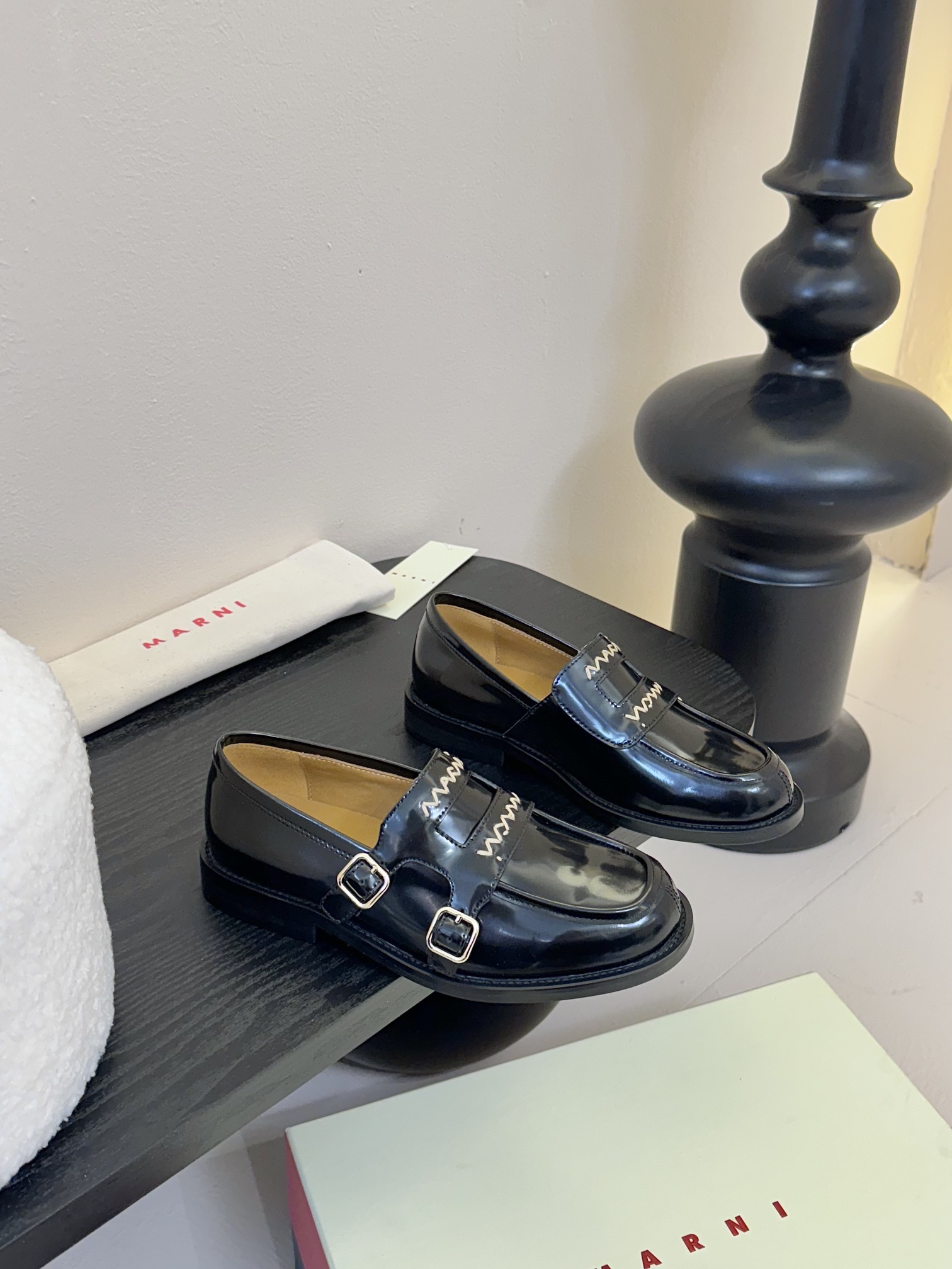
MARNI 25ss 春夏新款 矮跟乐福鞋 

乐福鞋是鞋业界的天花板，永不过时的一个代名词、想好的心