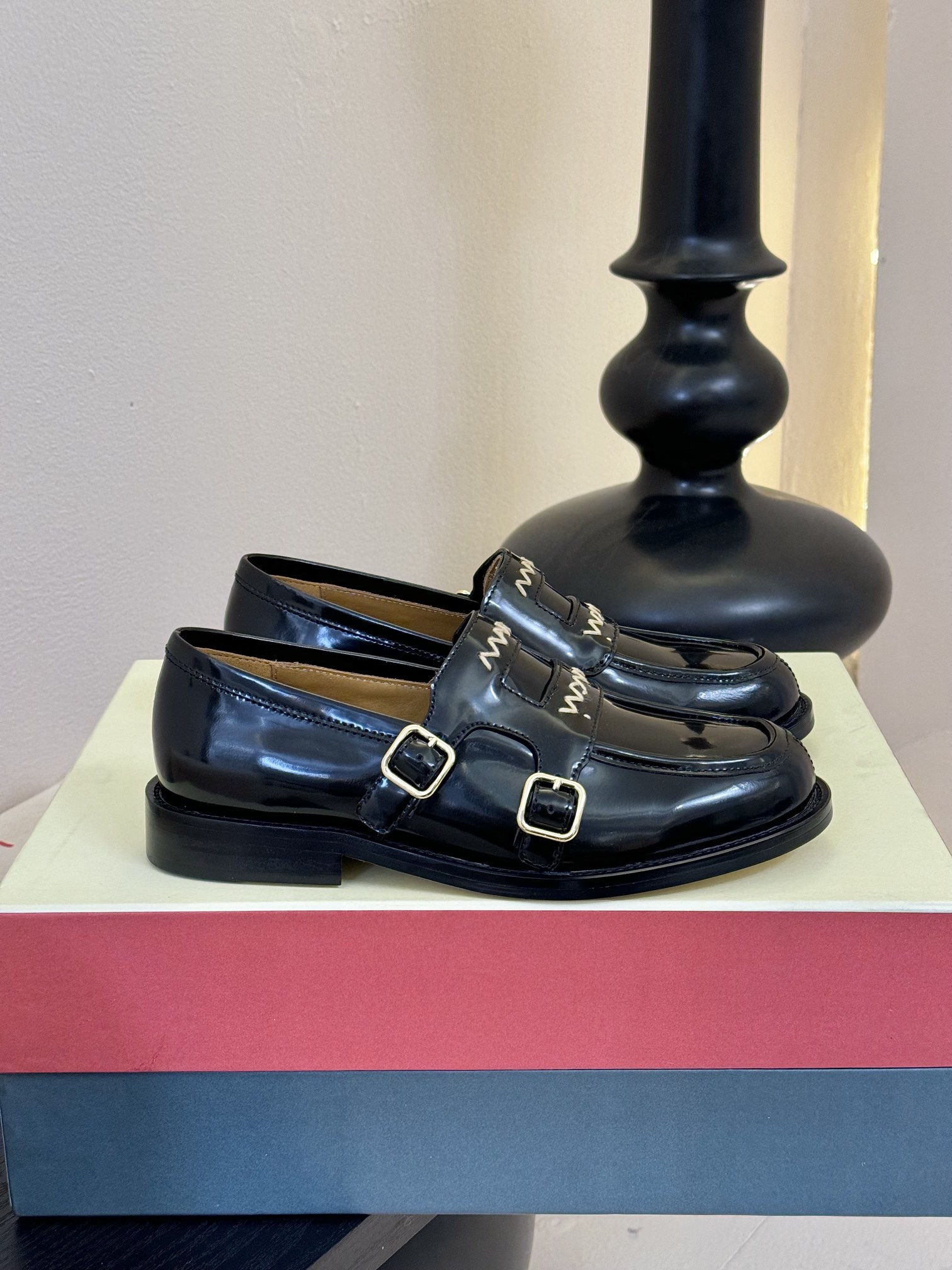
MARNI 25ss 春夏新款 矮跟乐福鞋 

乐福鞋是鞋业界的天花板，永不过时的一个代名词、想好的心