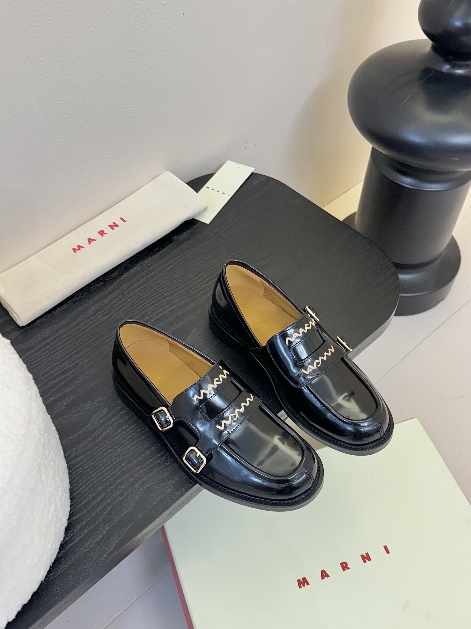 
MARNI 25ss 春夏新款 矮跟乐福鞋 

乐福鞋是鞋业界的天花板，永不过时的一个代名词、想好的心