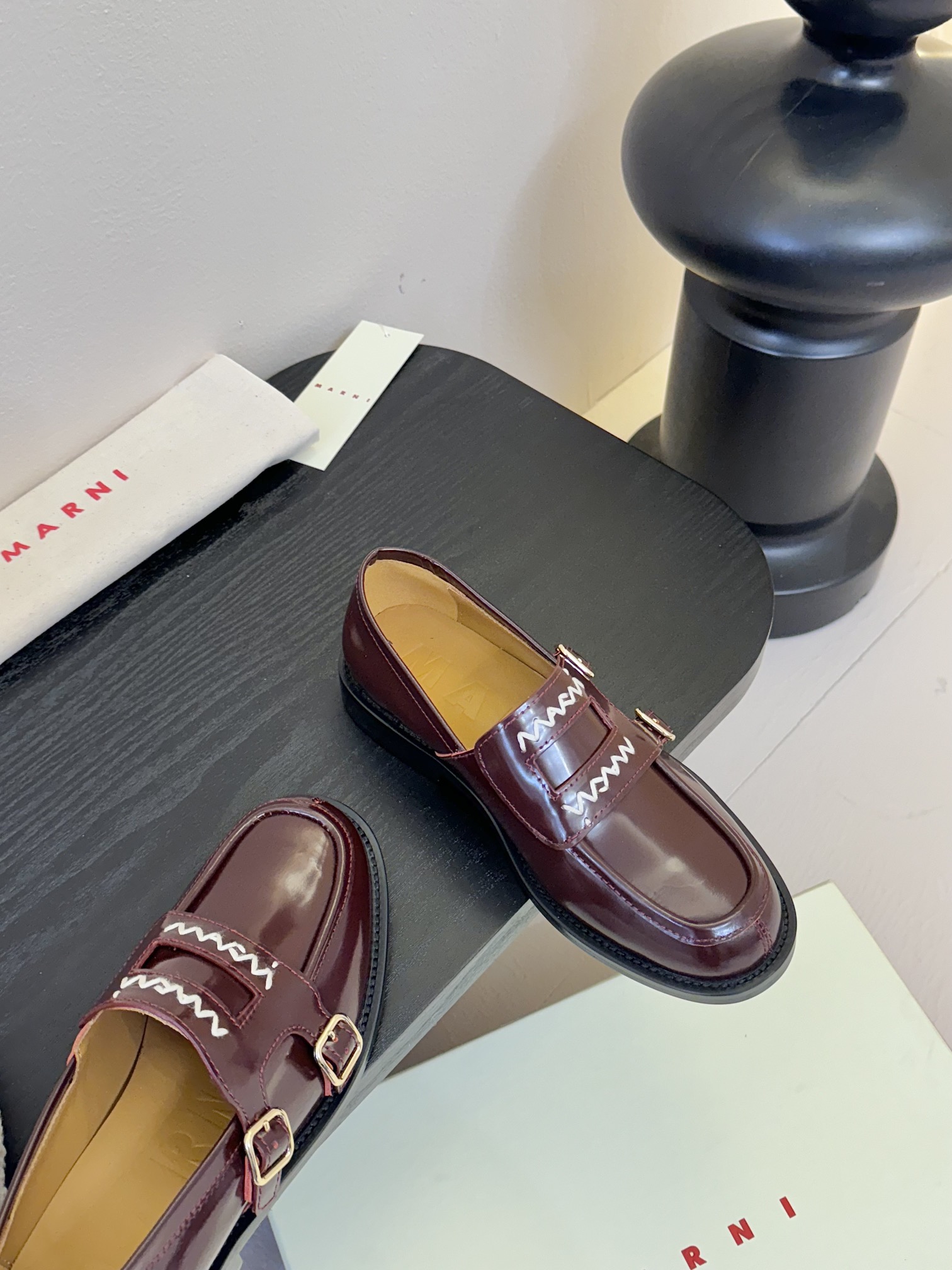
MARNI 25ss 春夏新款 矮跟乐福鞋 

乐福鞋是鞋业界的天花板，永不过时的一个代名词、想好的心