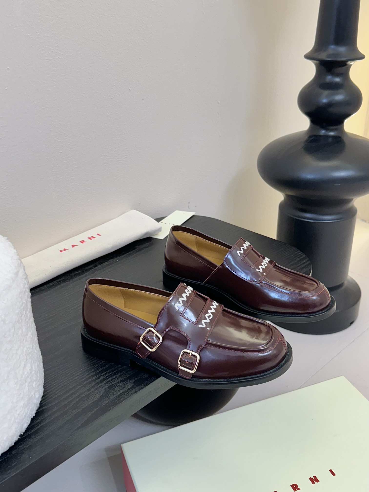 
MARNI 25ss 春夏新款 矮跟乐福鞋 

乐福鞋是鞋业界的天花板，永不过时的一个代名词、想好的心