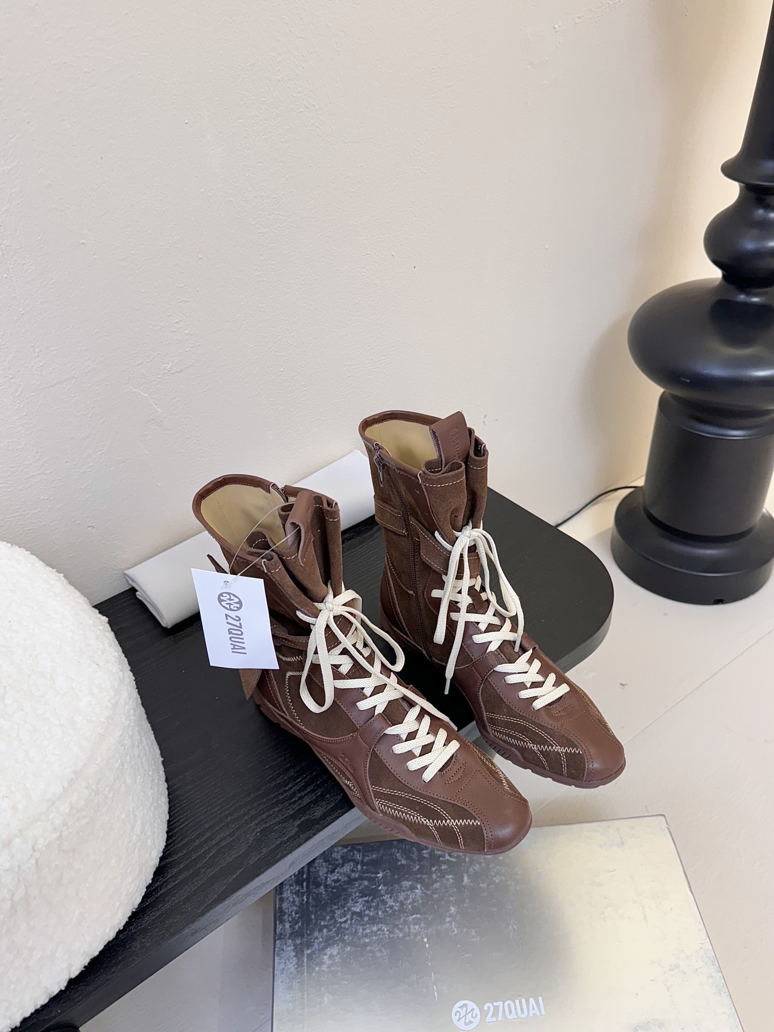 代购级
27QUAI 25ss 春夏新款 走秀款德训 拳击靴 休闲靴

设计理念源于拳击靴和芭蕾舞鞋两者