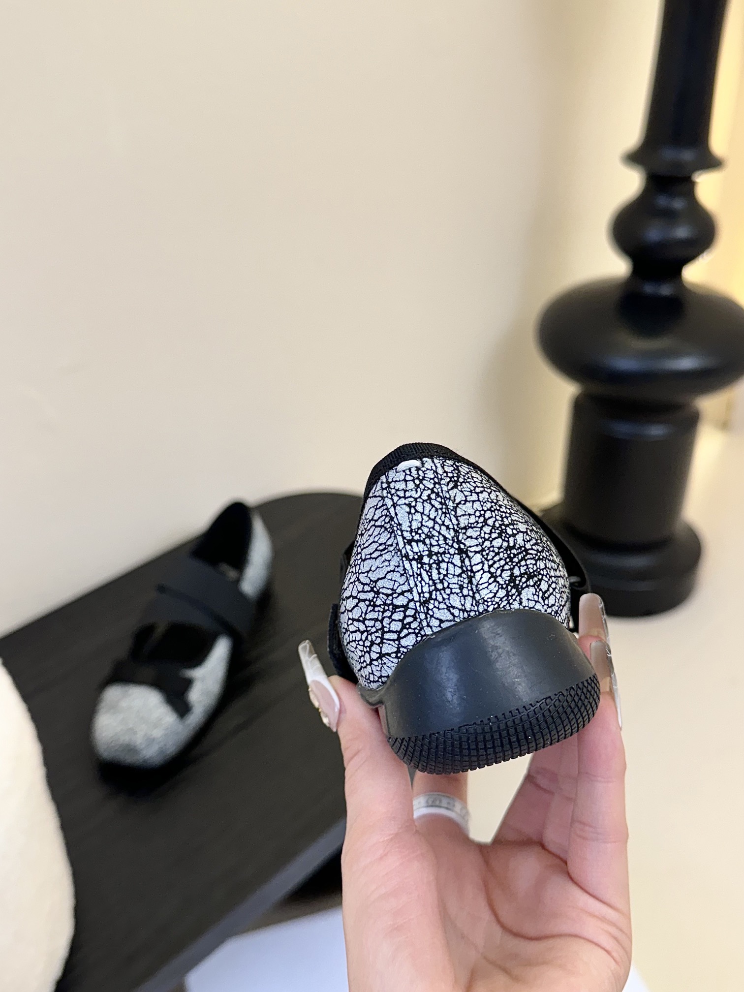  
韩国小众设计师品牌OPEN YY春夏走秀款芭蕾舞鞋 第一眼看到这个鞋子就爱上了，带点复古味随意搭配都