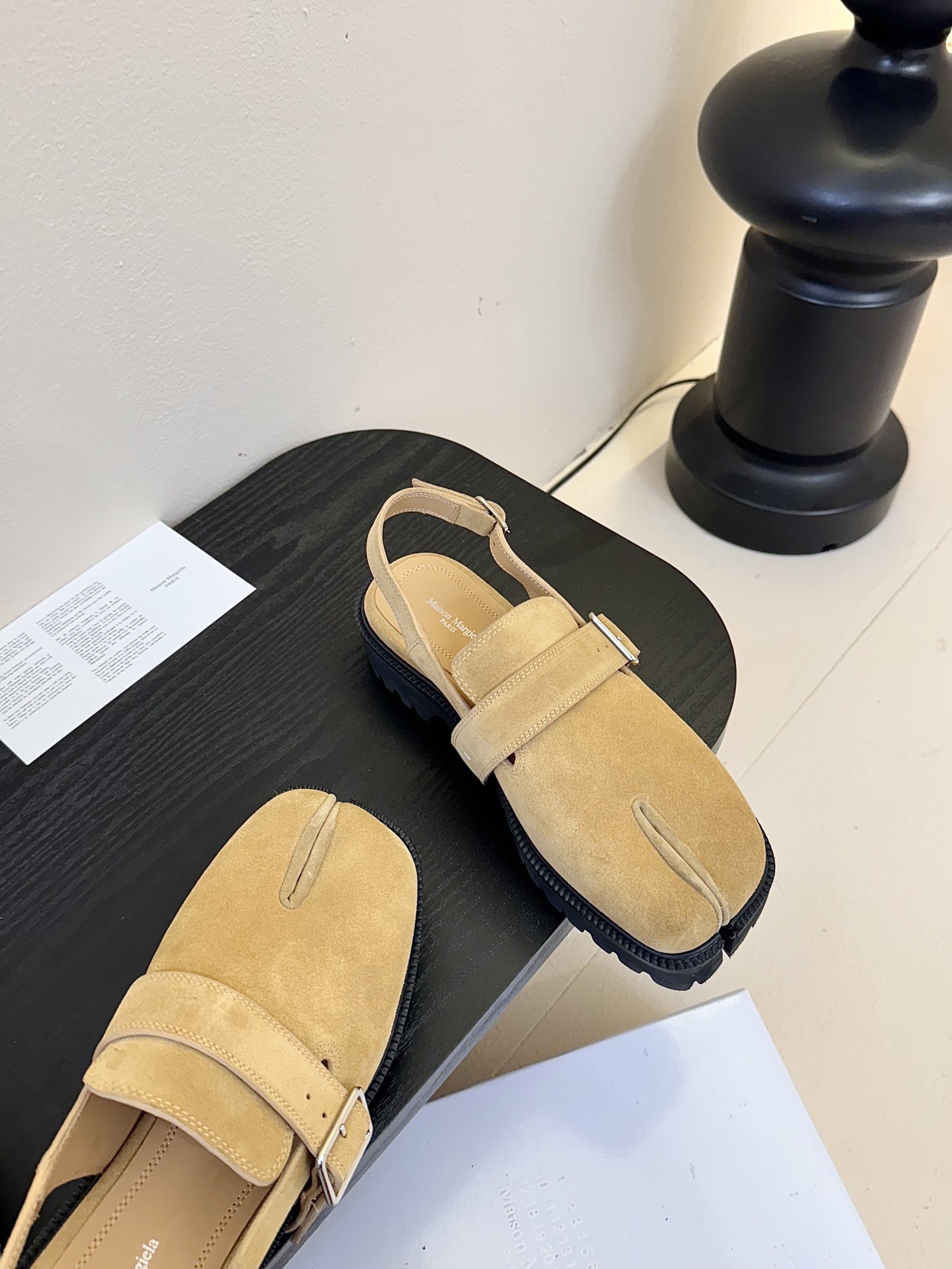  
MaisonMargiela马吉拉 MM6 出勃肯拖啦 新款火爆来袭！太香了，靓丽多彩少女感扑面而来