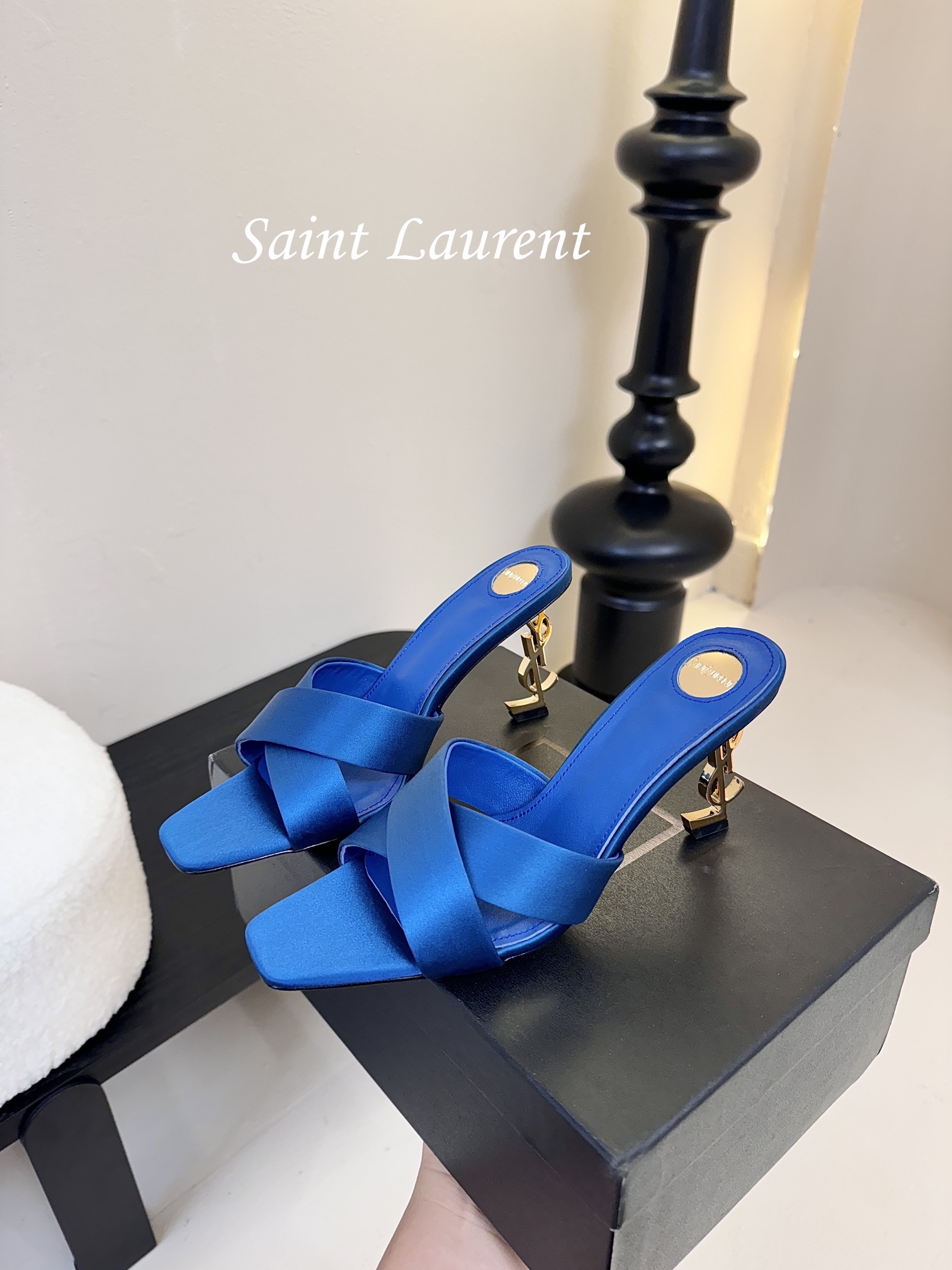 
Saint Laurent / 圣罗兰Lee金属钻链条尖头高跟鞋YSL姐姐的美丽尤物高跟鞋 又是人间圣