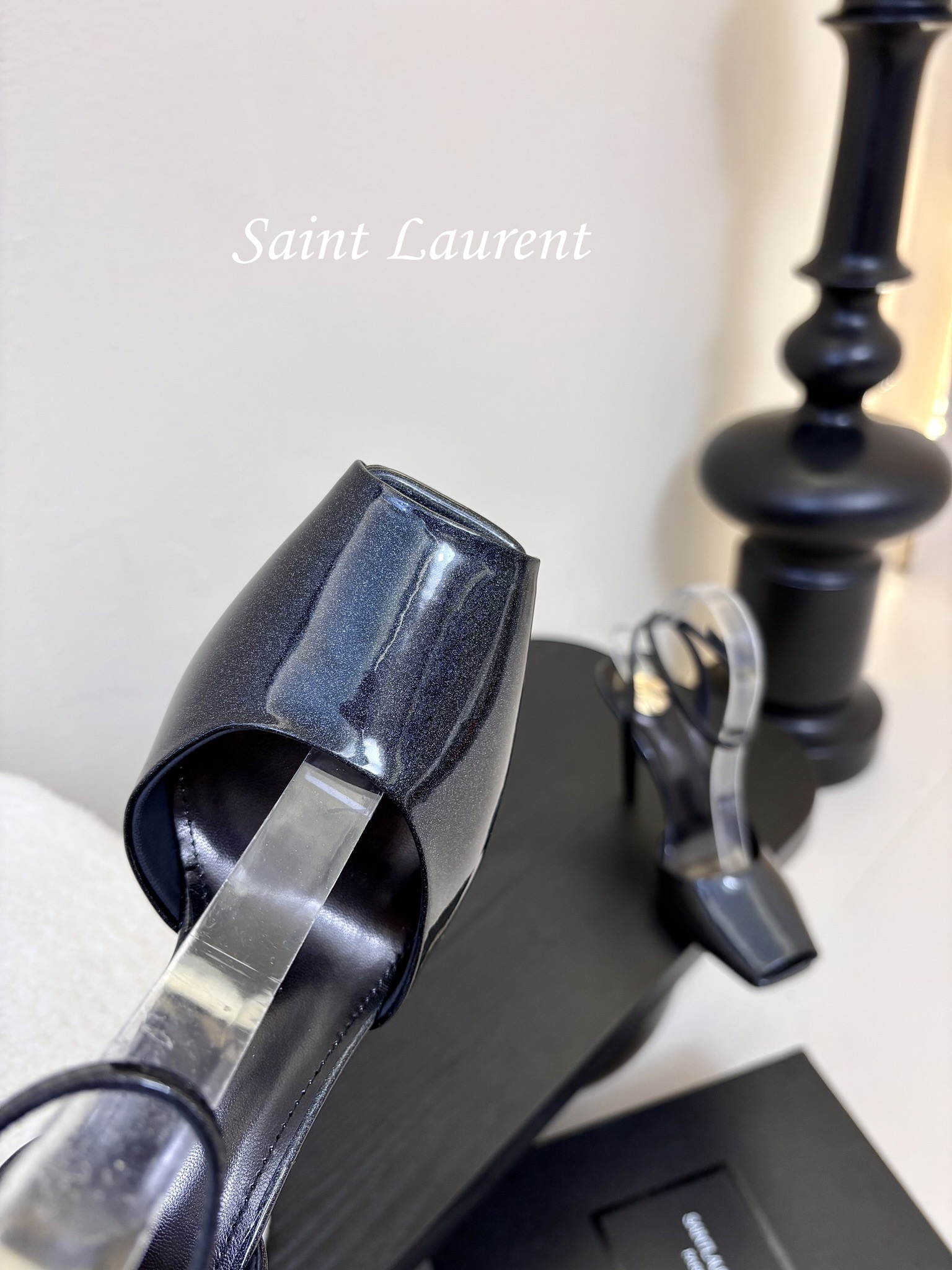 
Saint Laurent / 圣罗兰细跟坡跟鱼嘴凉鞋Lee金属钻链条尖头高跟鞋YSL姐姐的美丽尤物高