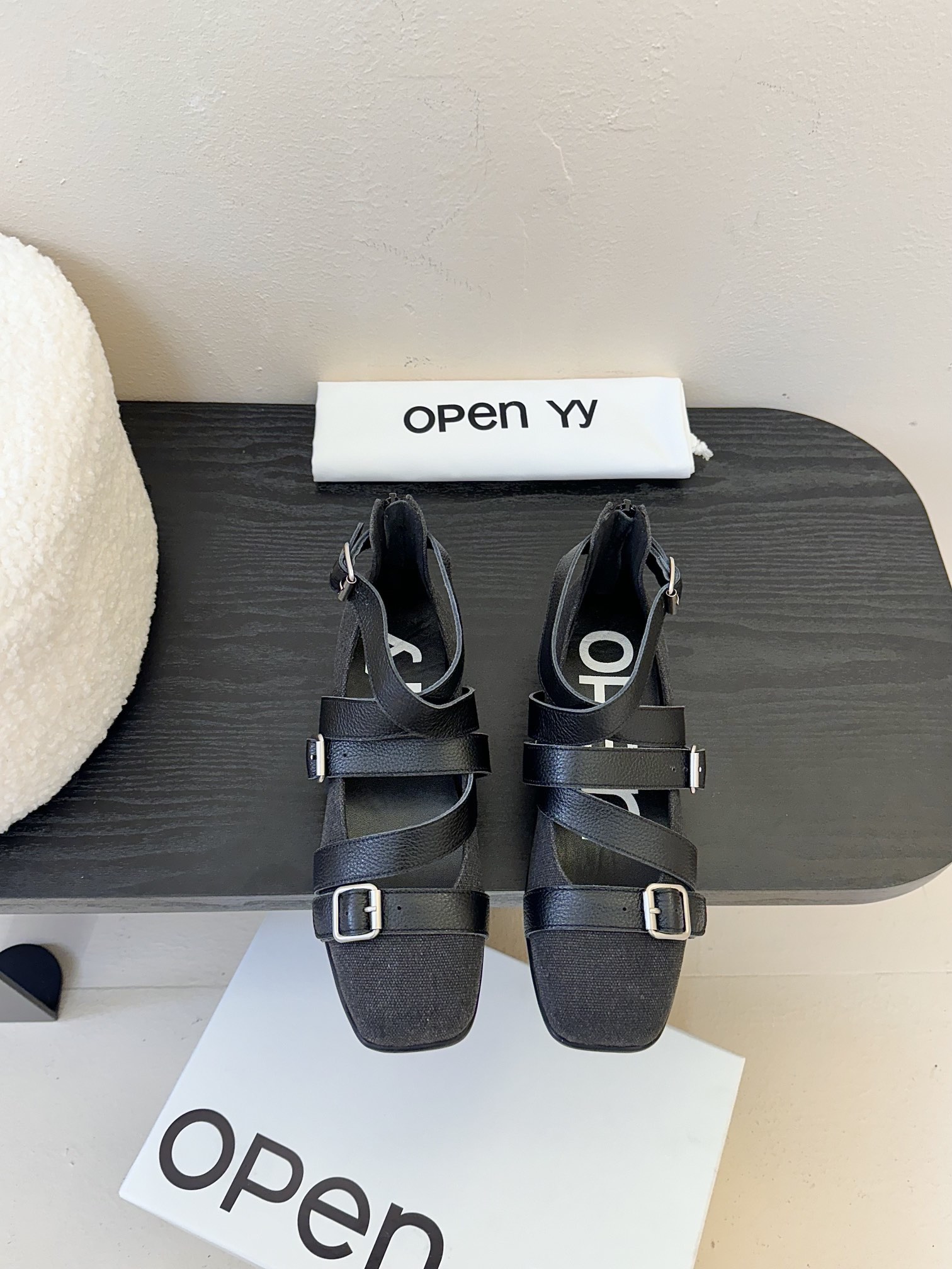 
Open YY 25ss 新款 韩国 复古 芭蕾鞋

新款持续上新中！openyy最新款芭蕾舞鞋 这款
