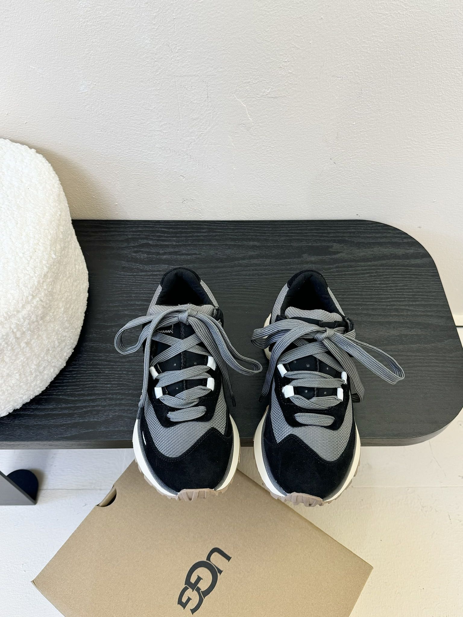 NO:237759,UGG.Mer casual shoes (street model) 2cm ultra-light sole, cowhide mesh fabric upper Comfortable, fashionable and cute, beautiful and practical. Two pairs of shoelaces can be replaced. Color black mustard green maroon. Size 35-41 (41 custom-made, non-returnable), casual shoes/sneakers, cowhide19860909UGG.梅尔休闲鞋（街头款） 2cm超轻鞋底,牛皮网状织物鞋面 穿着舒服,时尚又不失可爱,又好看又实穿 两副鞋带可替换 颜色黑色 芥菜 栗色 码数35-41（41定制不退换）,休闲鞋/运动鞋,sneakers,cowhide,Women's Shoes