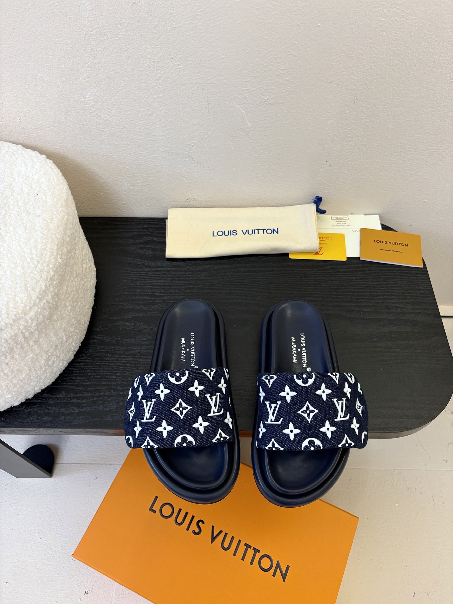 NO:237764,The slippers with the highest attendance rate in spring and summer are super invincible and comfortable on the feet. They fit the sisters who don’t pick the feet and have a wide instep. They can also feel at ease~~ Custom printed fabric uppers, anti-slip, wear-resistant foam sole, Size35-39 4041, slippers, slippers19860909拖款 春夏穿搭出勤率最高的拖鞋上脚超级无敌舒服,贴合脚部不挑脚型宽脚背的姐妹也可放心冲～～ 定制印花布料鞋面 防滑耐磨发泡底 Size35-39 4041,拖鞋,slippers,Women's Shoes