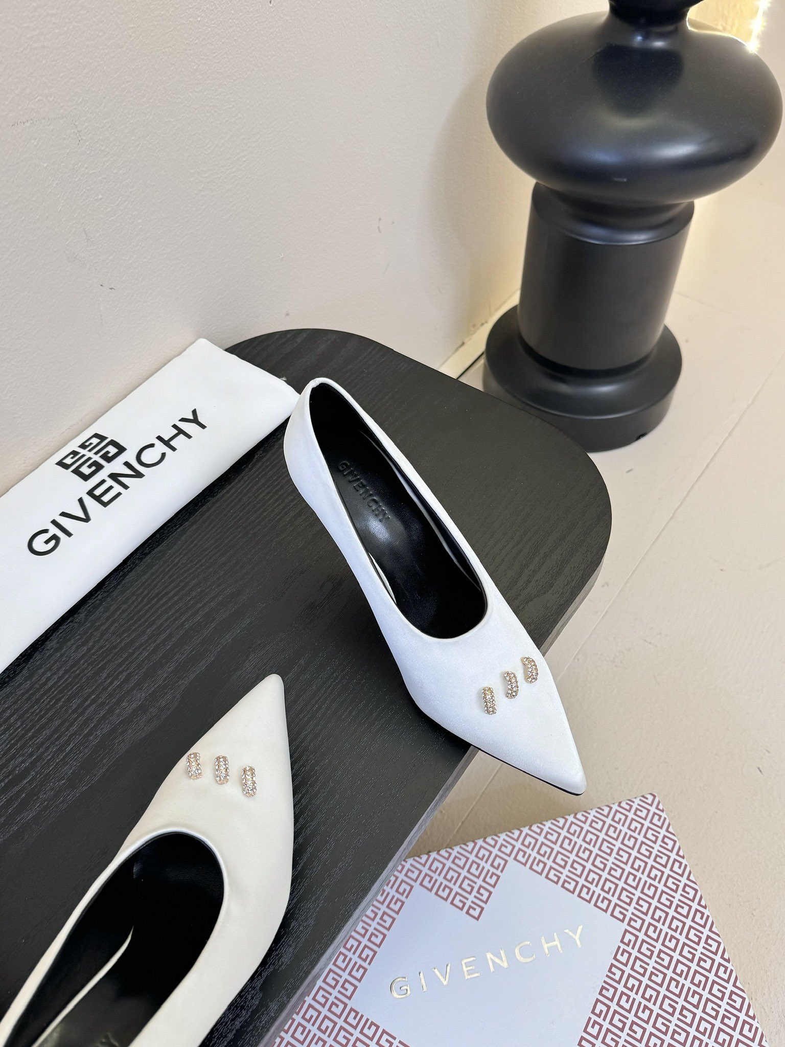 Givenchy BE402YE High Heels: Luxury Comfort and Grace for Fashionable Women - 图片 5