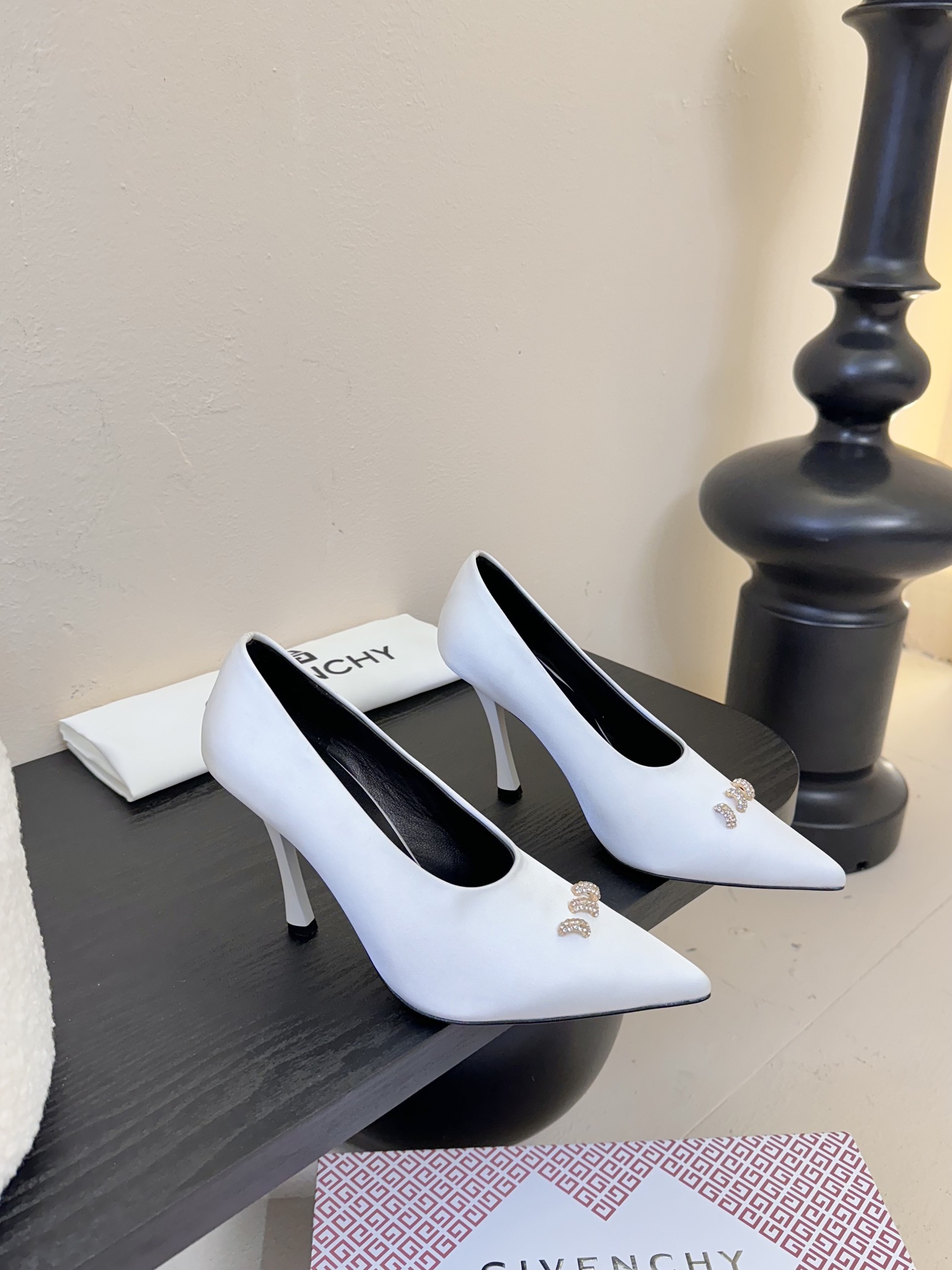 Givenchy BE402YE High Heels: Luxury Comfort and Grace for Fashionable Women - 图片 3