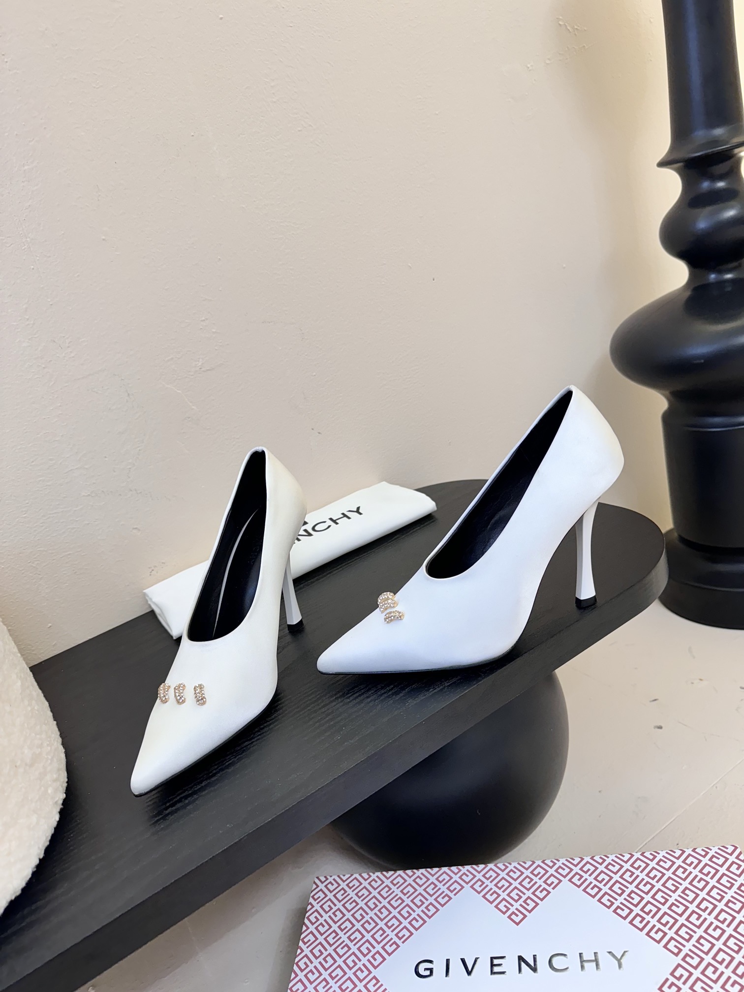 Givenchy BE402YE High Heels: Luxury Comfort and Grace for Fashionable Women - 图片 4