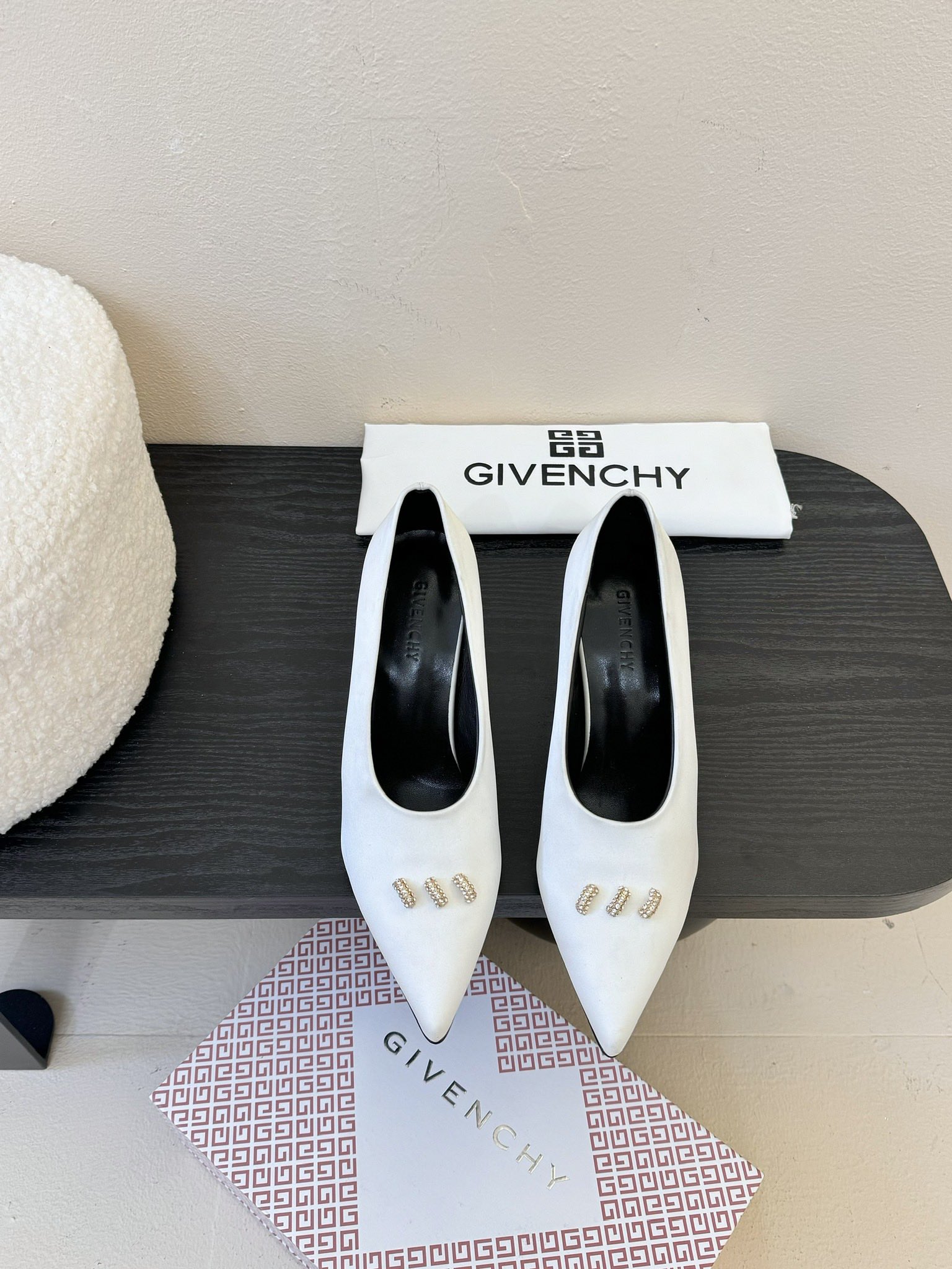 Givenchy BE402YE High Heels: Luxury Comfort and Grace for Fashionable Women - 图片 1