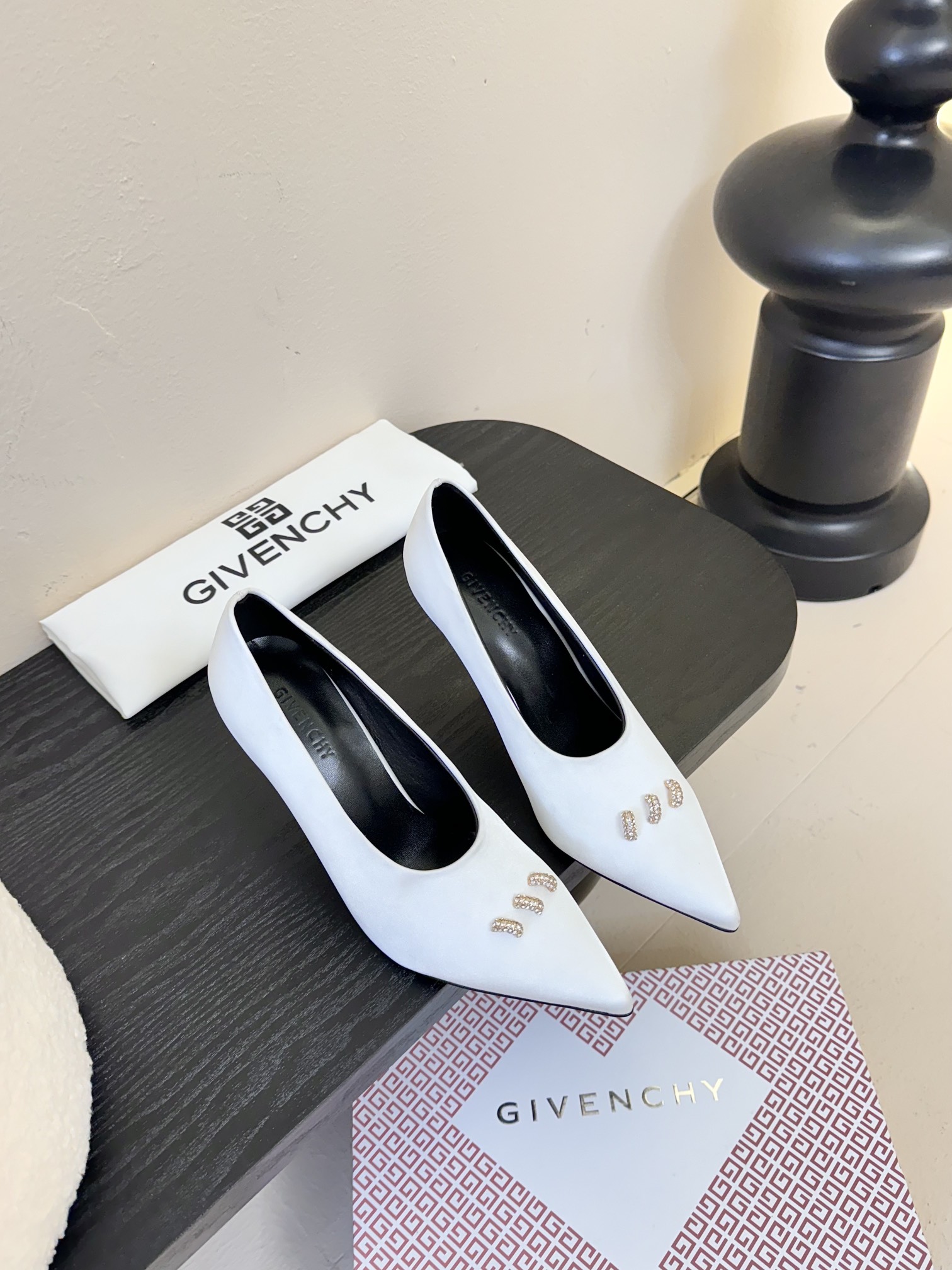 Givenchy BE402YE High Heels: Luxury Comfort and Grace for Fashionable Women - 图片 2