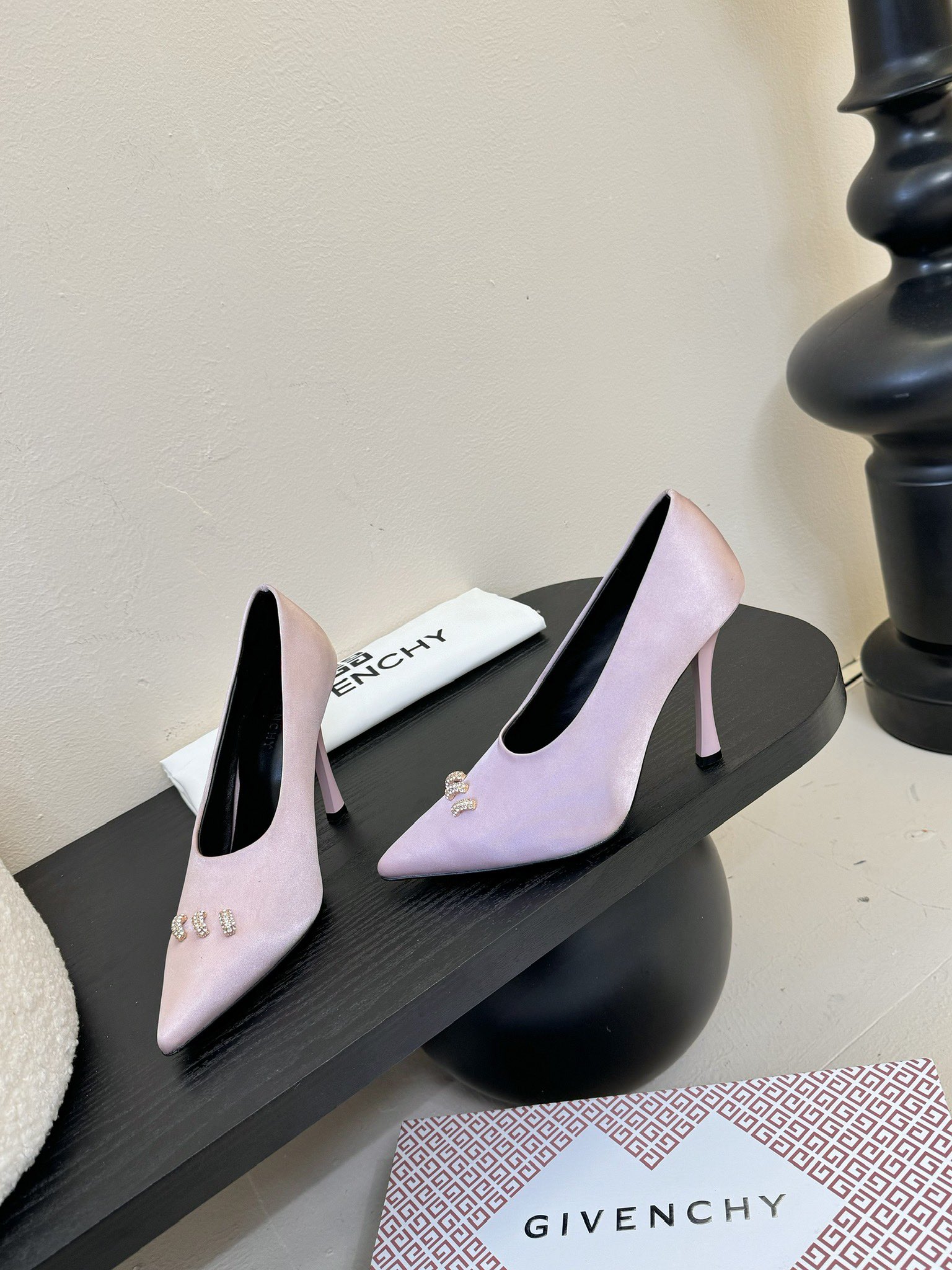 Givenchy BE402YE High Heels: Luxury Comfort and Grace for Women - 图片 4