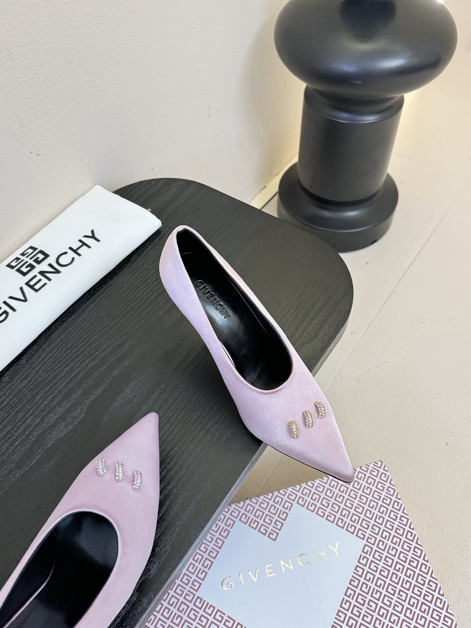 Givenchy BE402YE High Heels: Luxury Comfort and Grace for Women - 图片 5