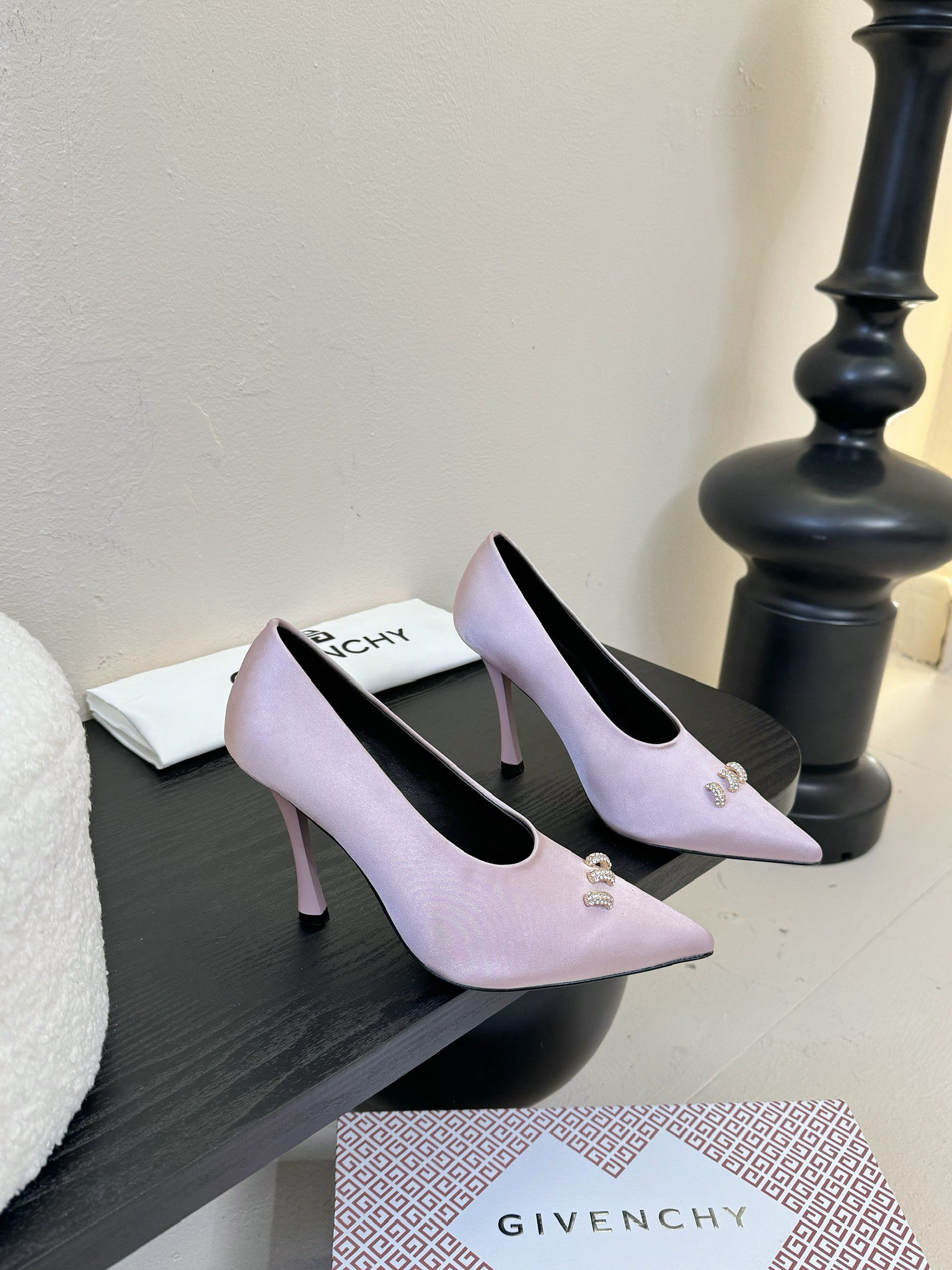 Givenchy BE402YE High Heels: Luxury Comfort and Grace for Women - 图片 3