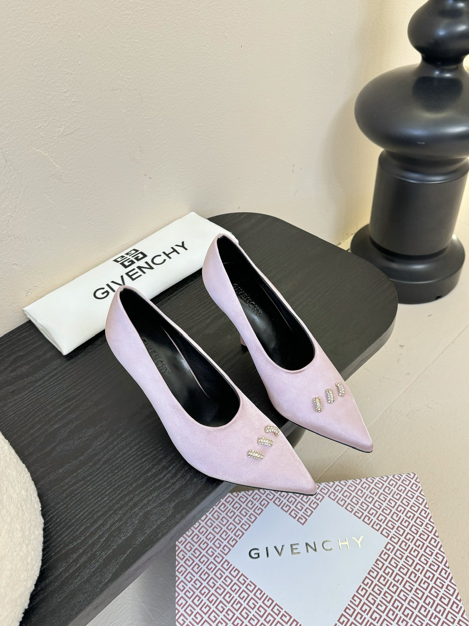 Givenchy BE402YE High Heels: Luxury Comfort and Grace for Women - 图片 2