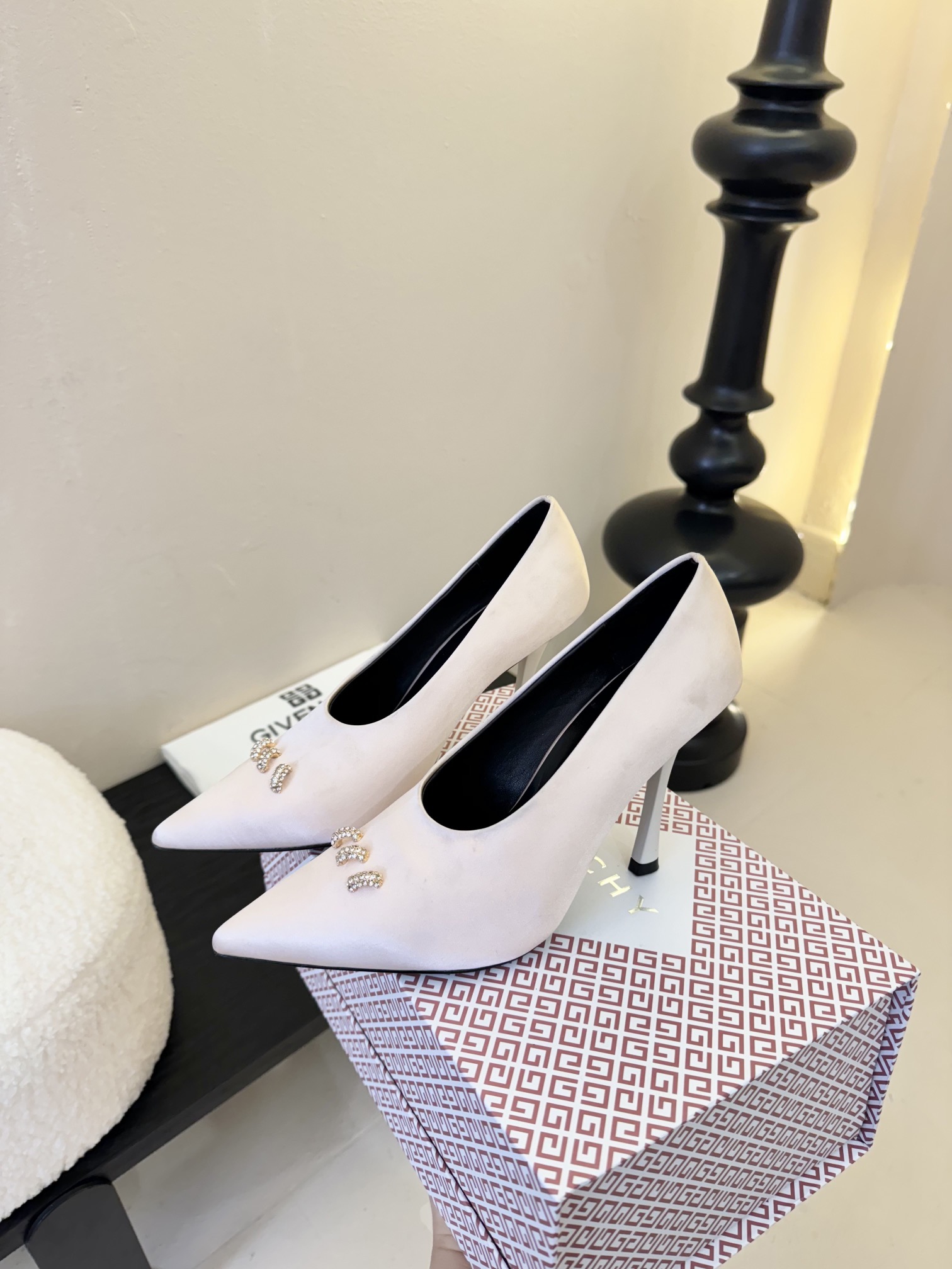 Givenchy BE402YE High Heels: Luxury Comfort and Grace for Fashionable Women - 图片 5