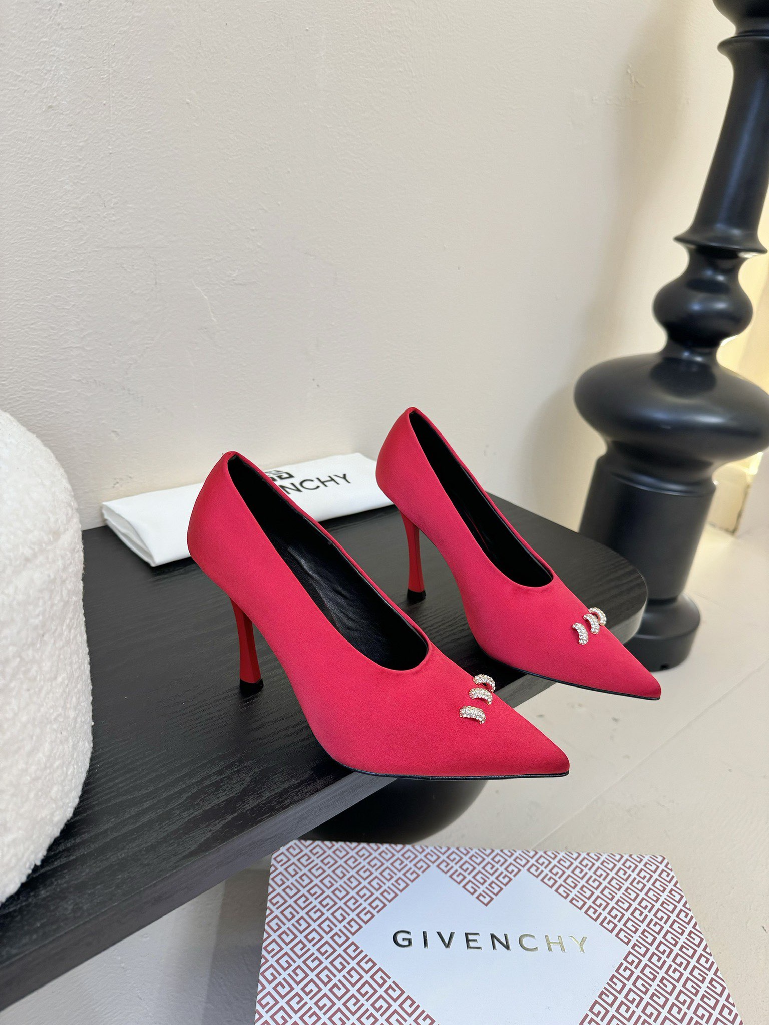 Givenchy BE402YE High Heels: Luxury Comfort and Grace for Stylish Women - 图片 2
