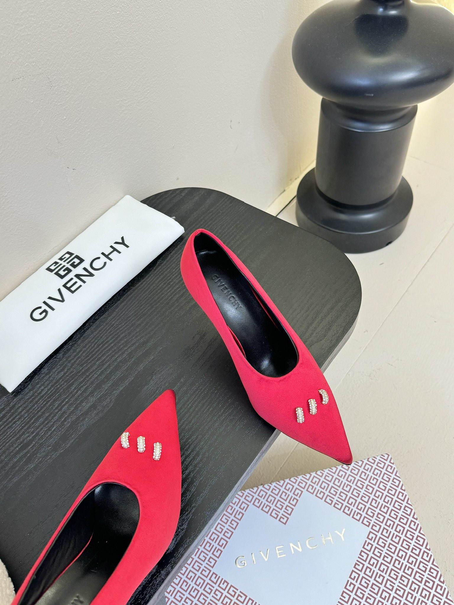 Givenchy BE402YE High Heels: Luxury Comfort and Grace for Stylish Women - 图片 4