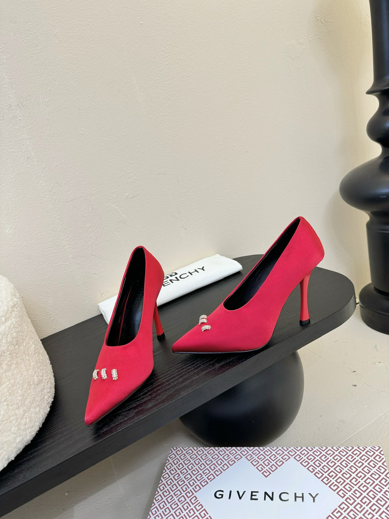 Givenchy BE402YE High Heels: Luxury Comfort and Grace for Stylish Women - 图片 3