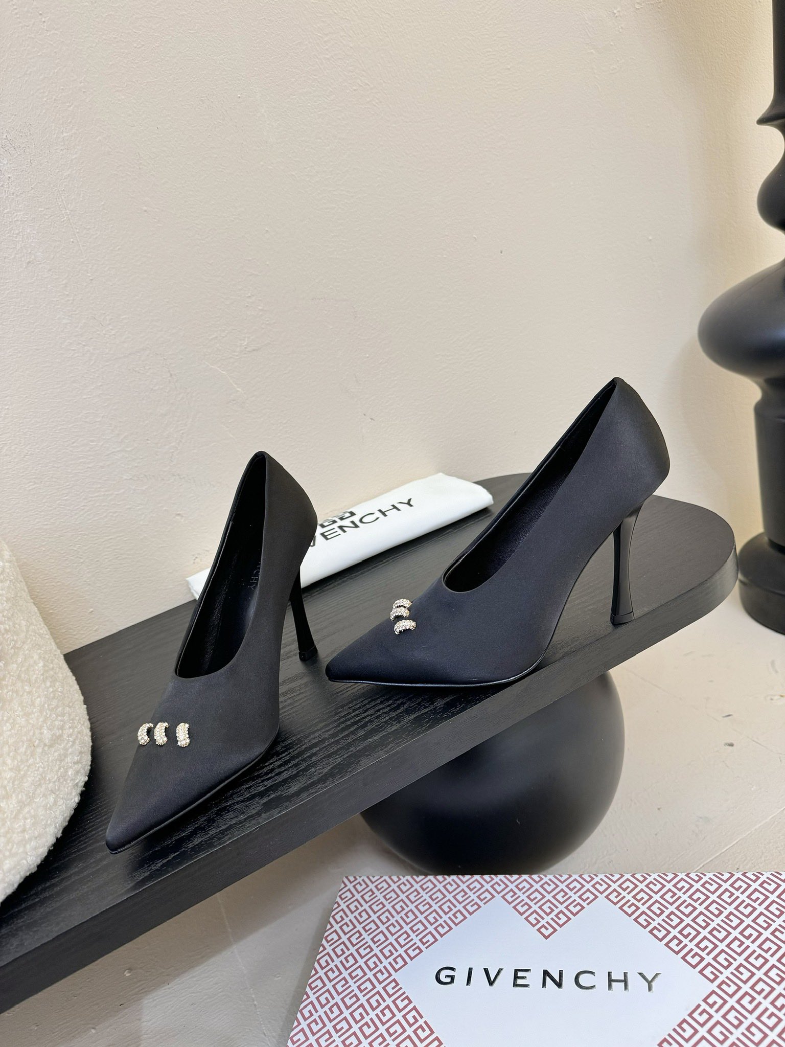 Givenchy BE402YE High Heels: Luxury Comfort and Grace for Women’s Fashion Needs - 图片 3