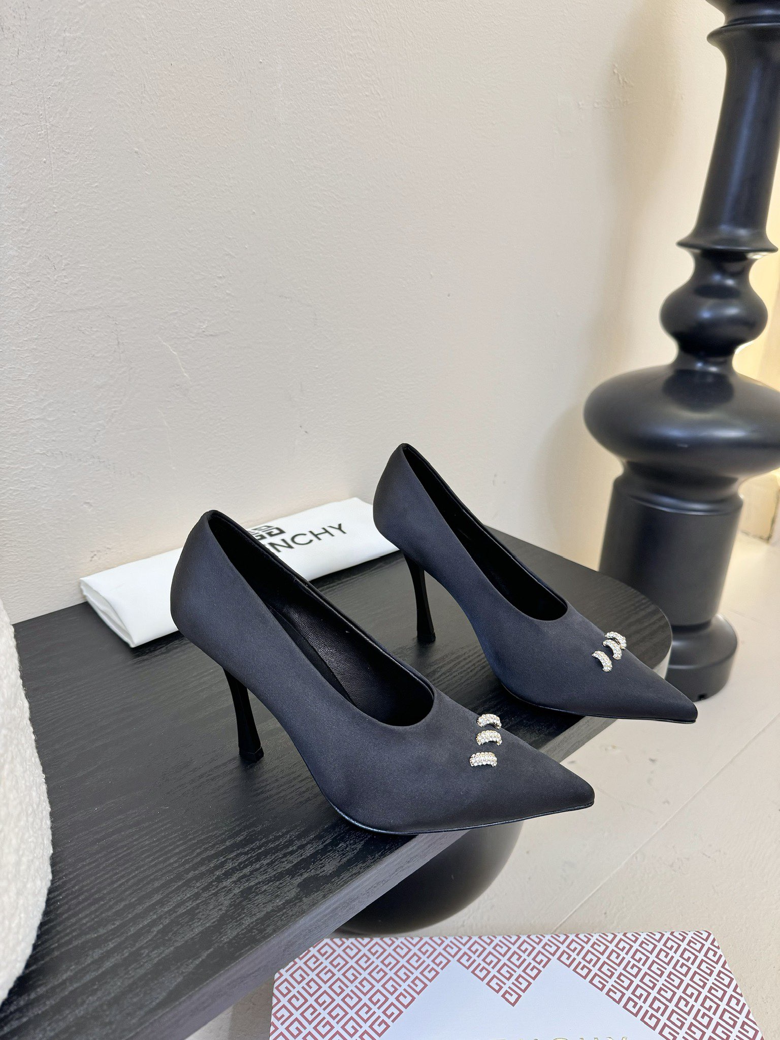 Givenchy BE402YE High Heels: Luxury Comfort and Grace for Women’s Fashion Needs - 图片 2