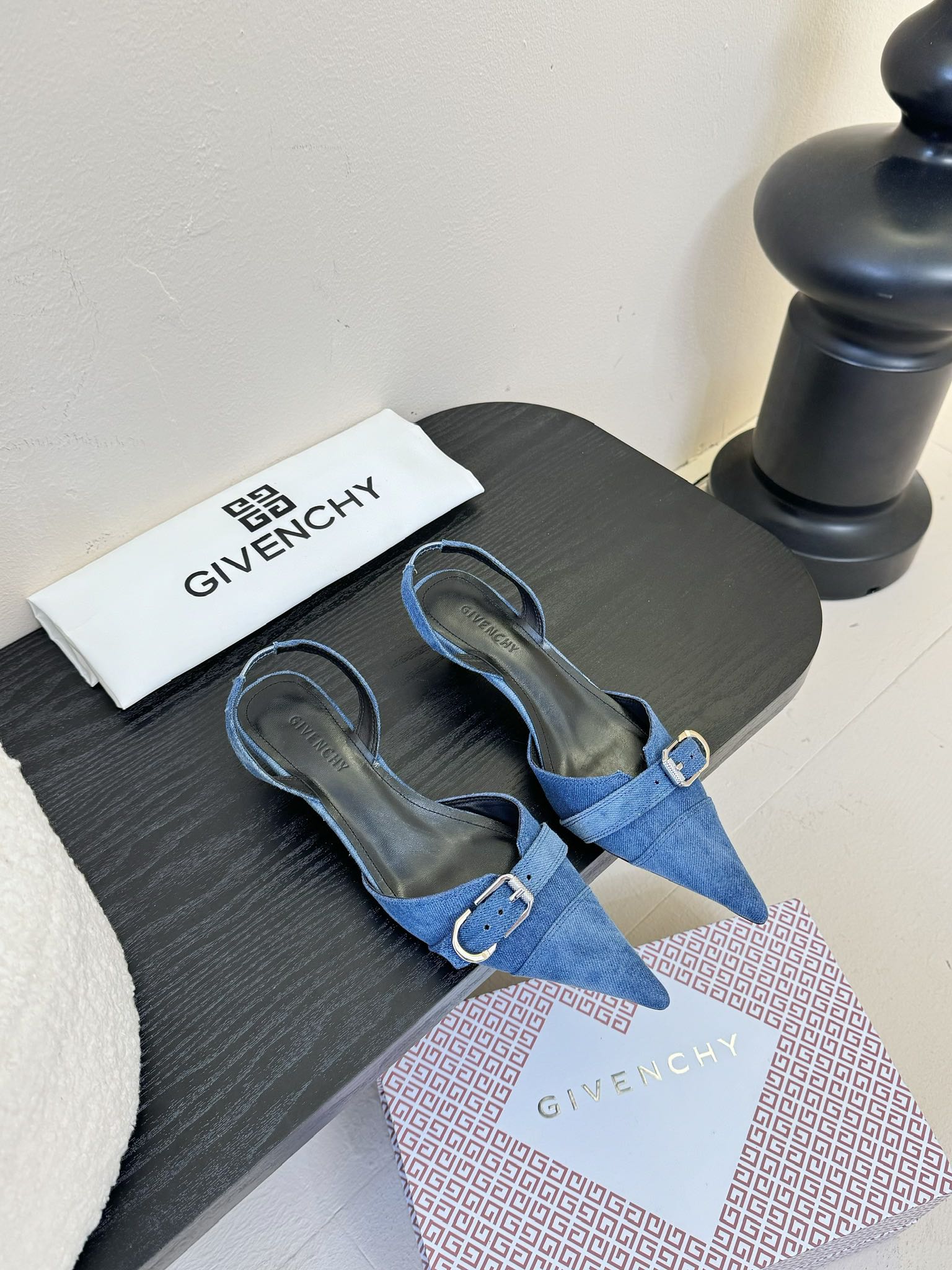 NO:238715,GIVENCHY Givenchy summer and autumn hits. The creation of the fashion originator, forged for love! 