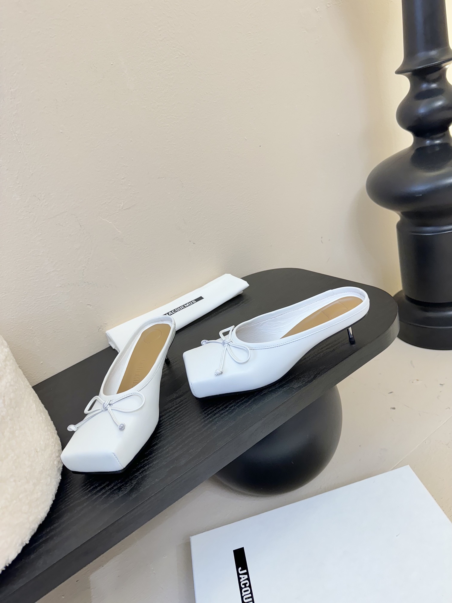 Jacquemus 25SS Square Toe Bow Mules/Slides - Stylish & Chic 4 i1741859972 1229 3