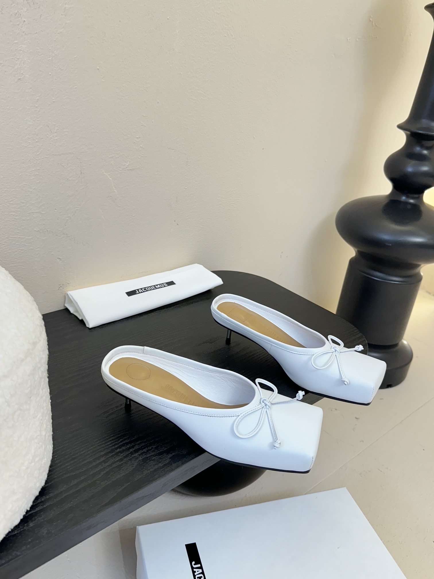 Jacquemus 25SS Square Toe Bow Mules/Slides - Stylish & Chic