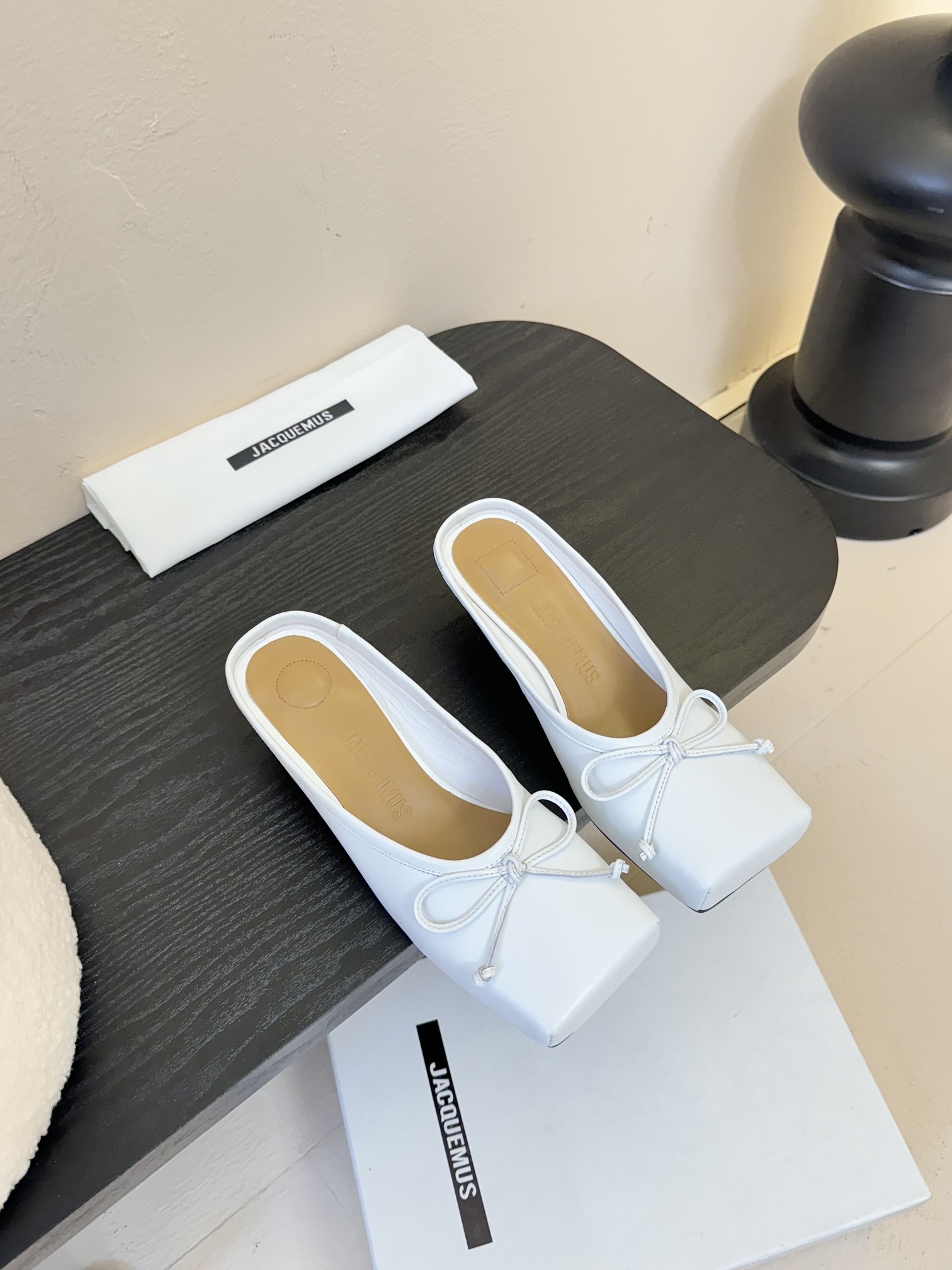 Jacquemus 25SS Square Toe Bow Mules/Slides - Stylish & Chic 3 i1741859972 5598 2