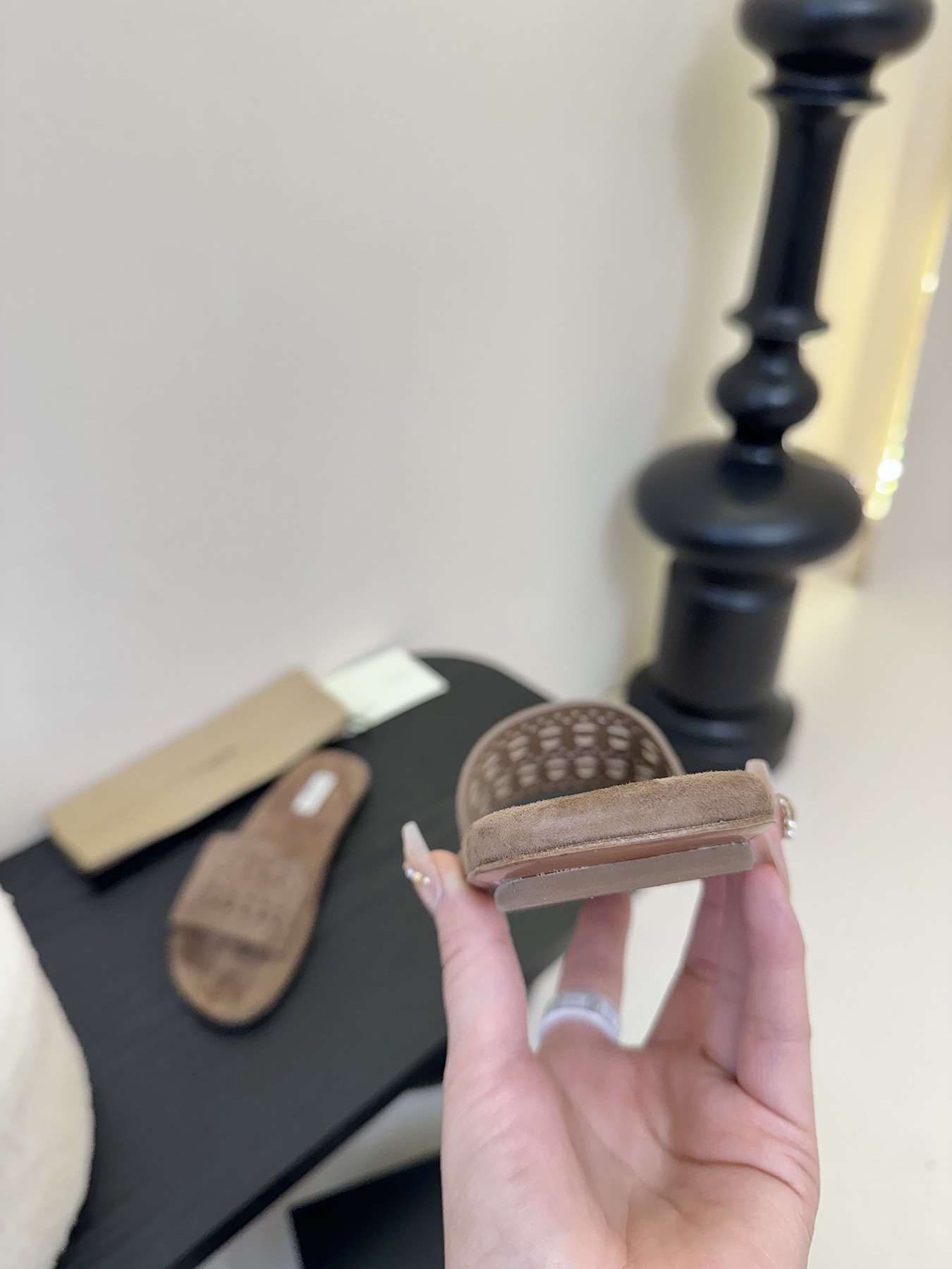 Alaïa New Hollow-Out Flat Sandals, Ultra-Soft, Comfortable, and Versatile 7 i1742380928 1765 5