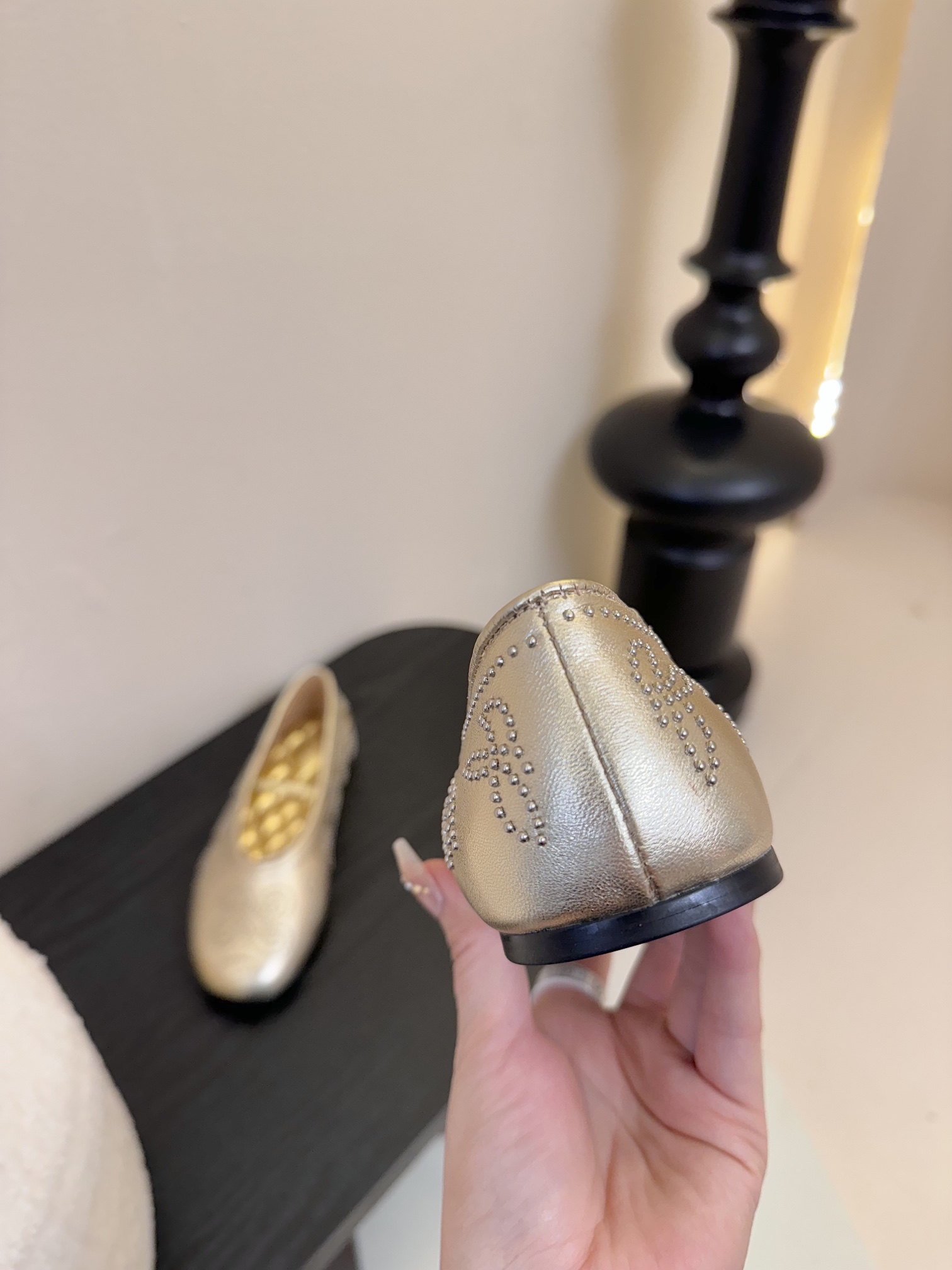 
ORINOUS 25ss顶级代购版本 春夏新款 

芭蕾鞋款增添一丝神秘与前卫，也为传统工艺注入一丝大