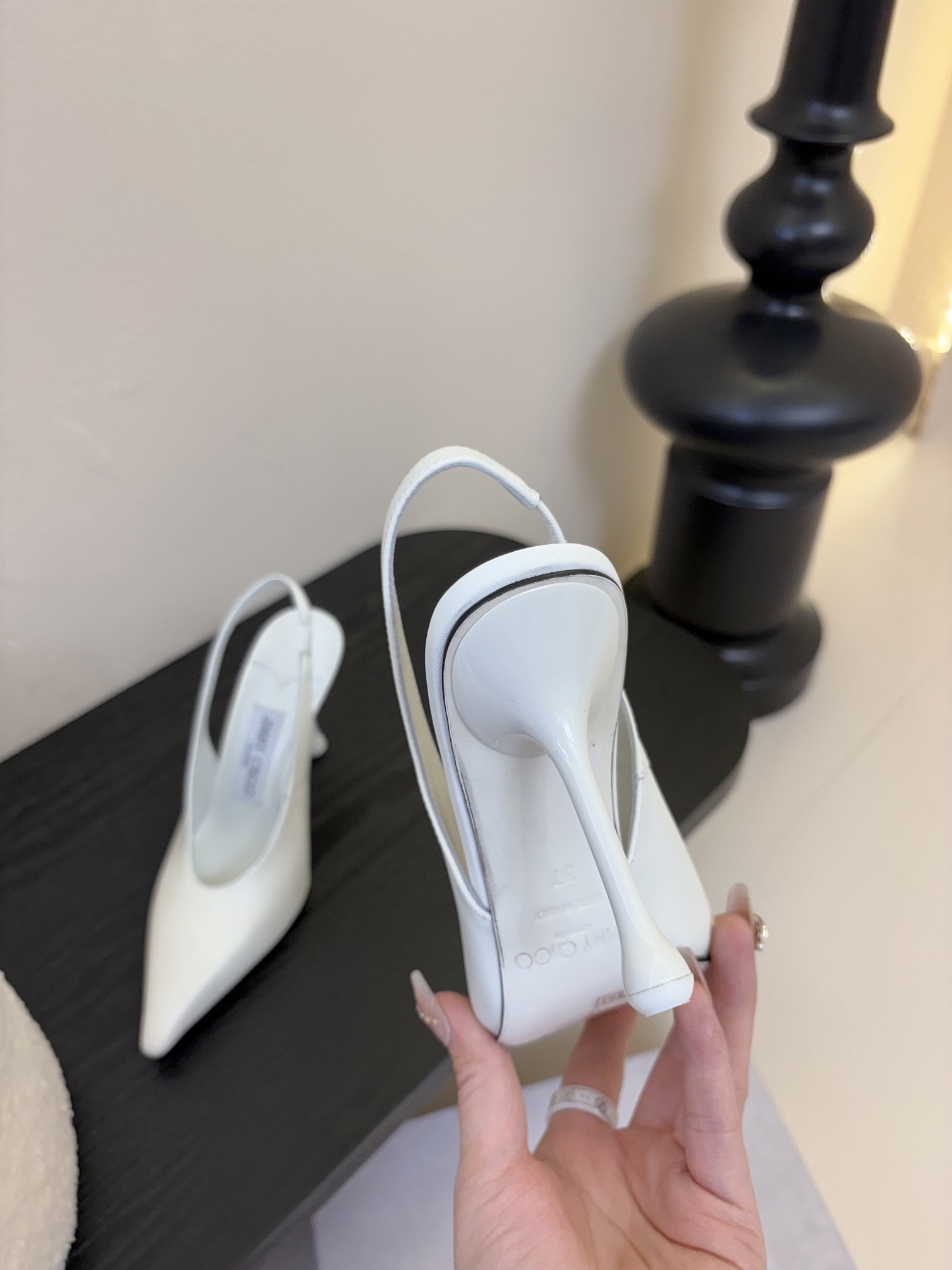 
早春蝴蝶扣凉鞋 拖鞋Jimmy Choo 周仰杰25春夏系列 重逢惊艳 优雅邂逅 碰撞之美 时尚国外博