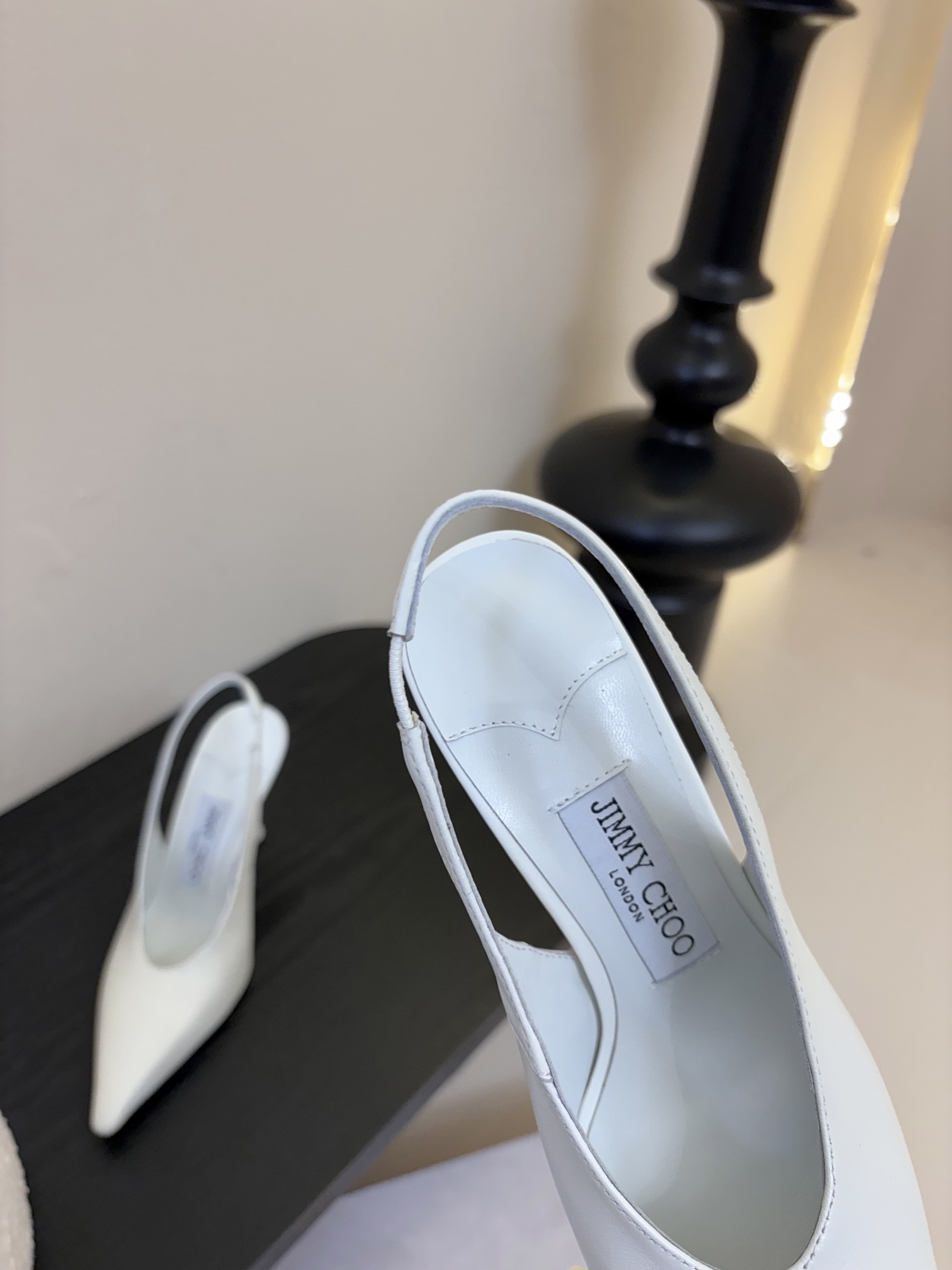 
早春蝴蝶扣凉鞋 拖鞋Jimmy Choo 周仰杰25春夏系列 重逢惊艳 优雅邂逅 碰撞之美 时尚国外博