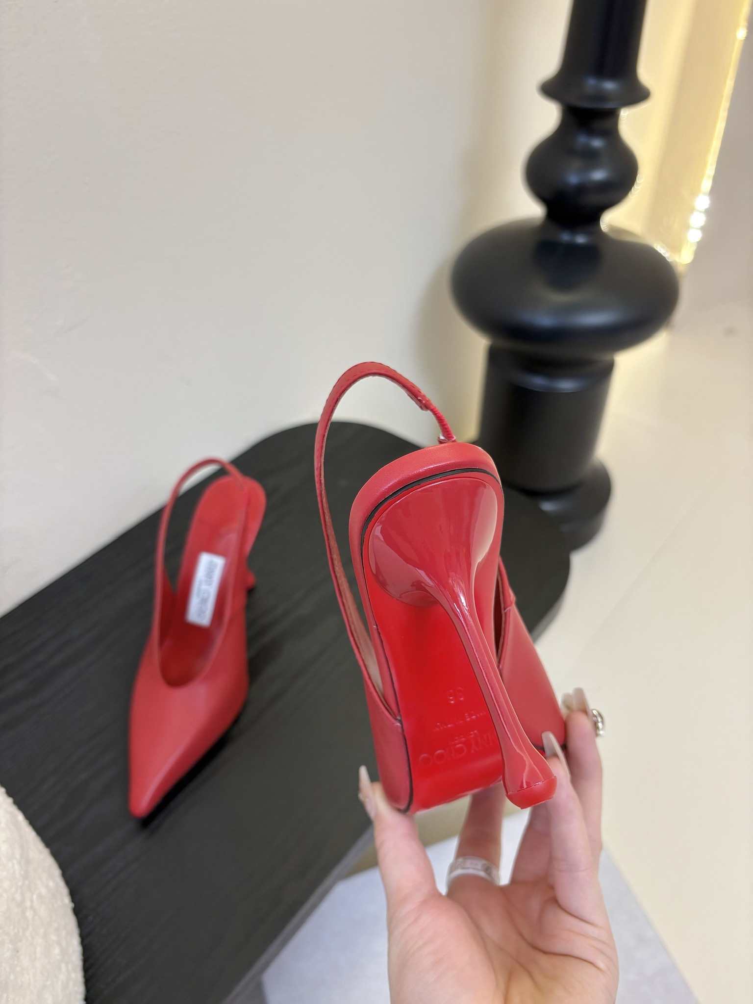 
早春蝴蝶扣凉鞋 拖鞋Jimmy Choo 周仰杰25春夏系列 重逢惊艳 优雅邂逅 碰撞之美 时尚国外博