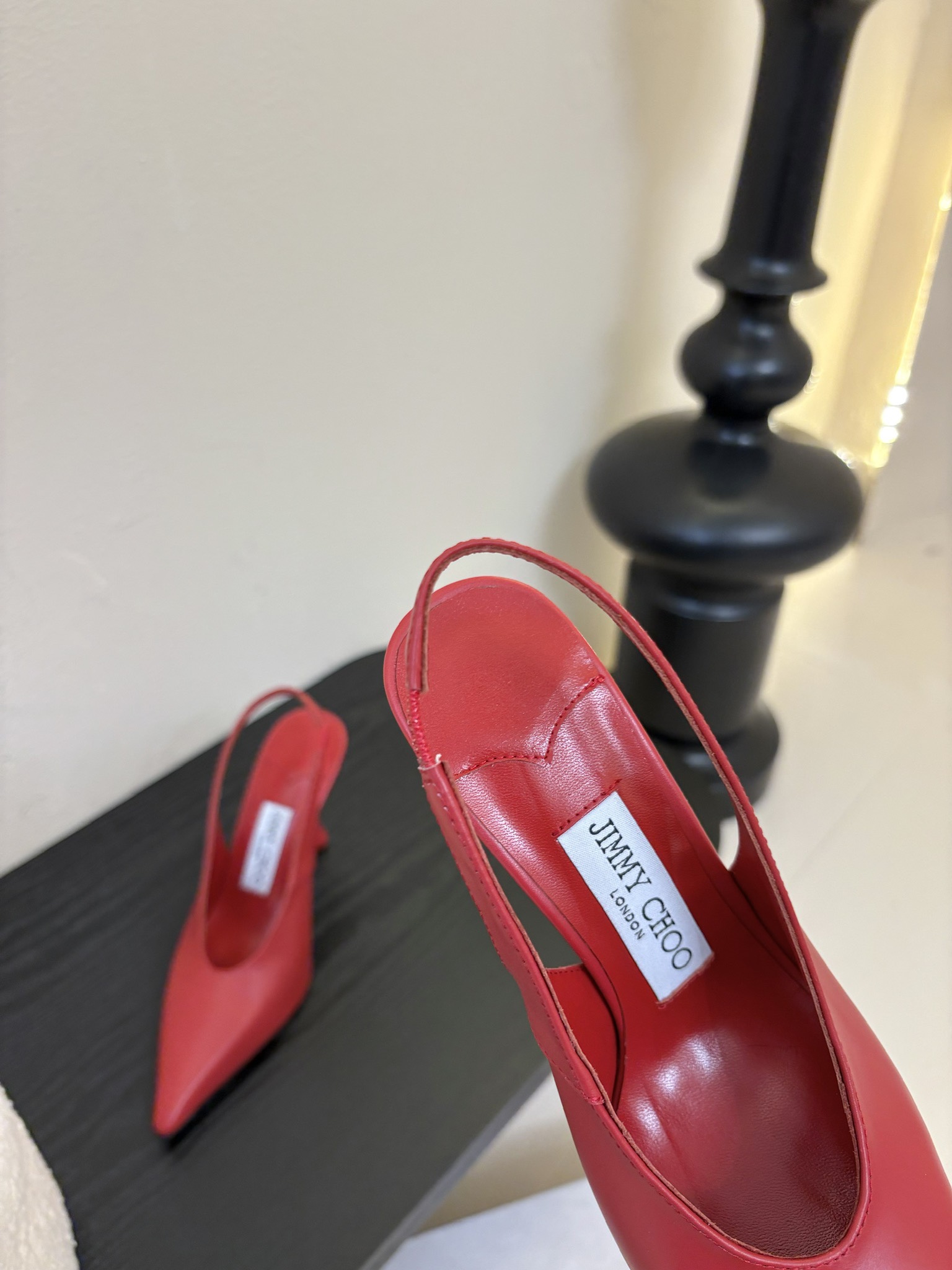 
早春蝴蝶扣凉鞋 拖鞋Jimmy Choo 周仰杰25春夏系列 重逢惊艳 优雅邂逅 碰撞之美 时尚国外博
