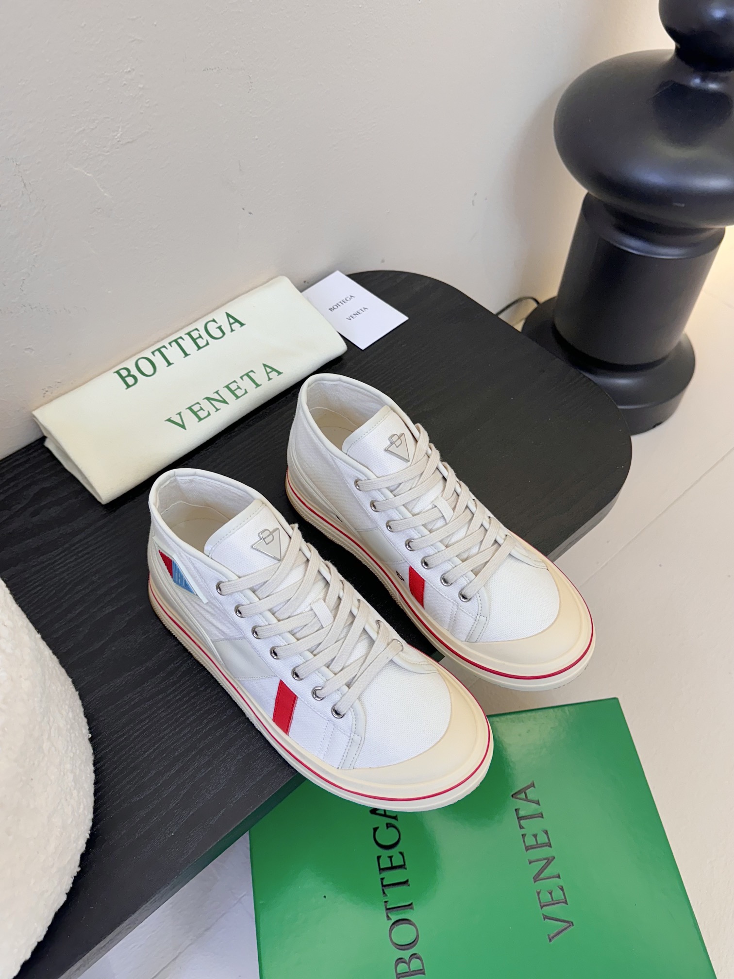 代购级
BOTTEG* VENETA BV25ss 新款复古Eliot运动鞋上市即封神!

BV全新的 