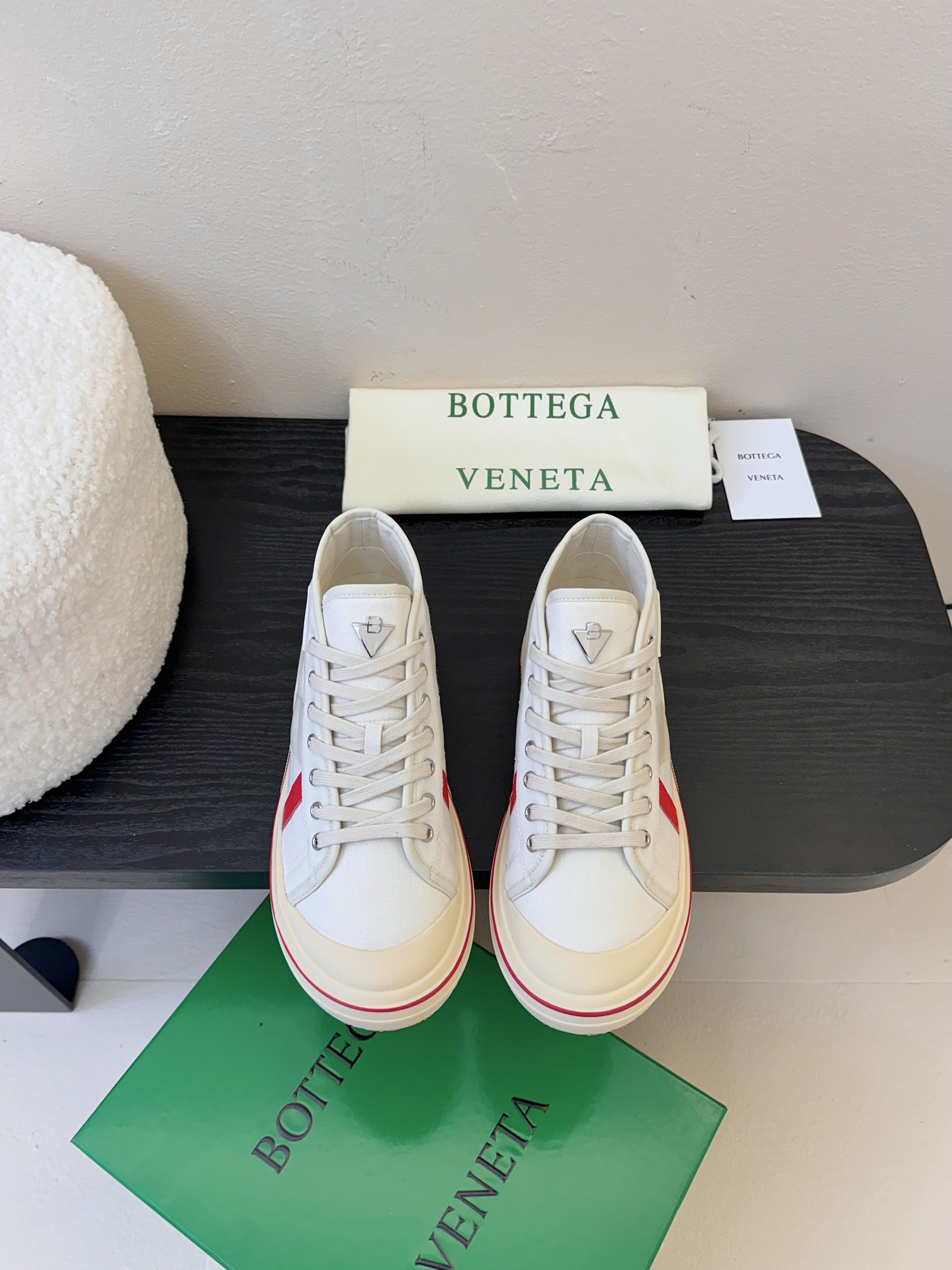 代购级
BOTTEG* VENETA BV25ss 新款复古Eliot运动鞋上市即封神!

BV全新的 