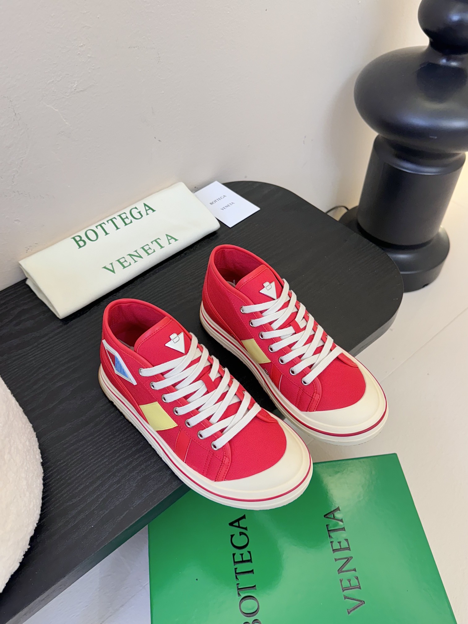 代购级
BOTTEG* VENETA BV25ss 新款复古Eliot运动鞋上市即封神!

BV全新的 
