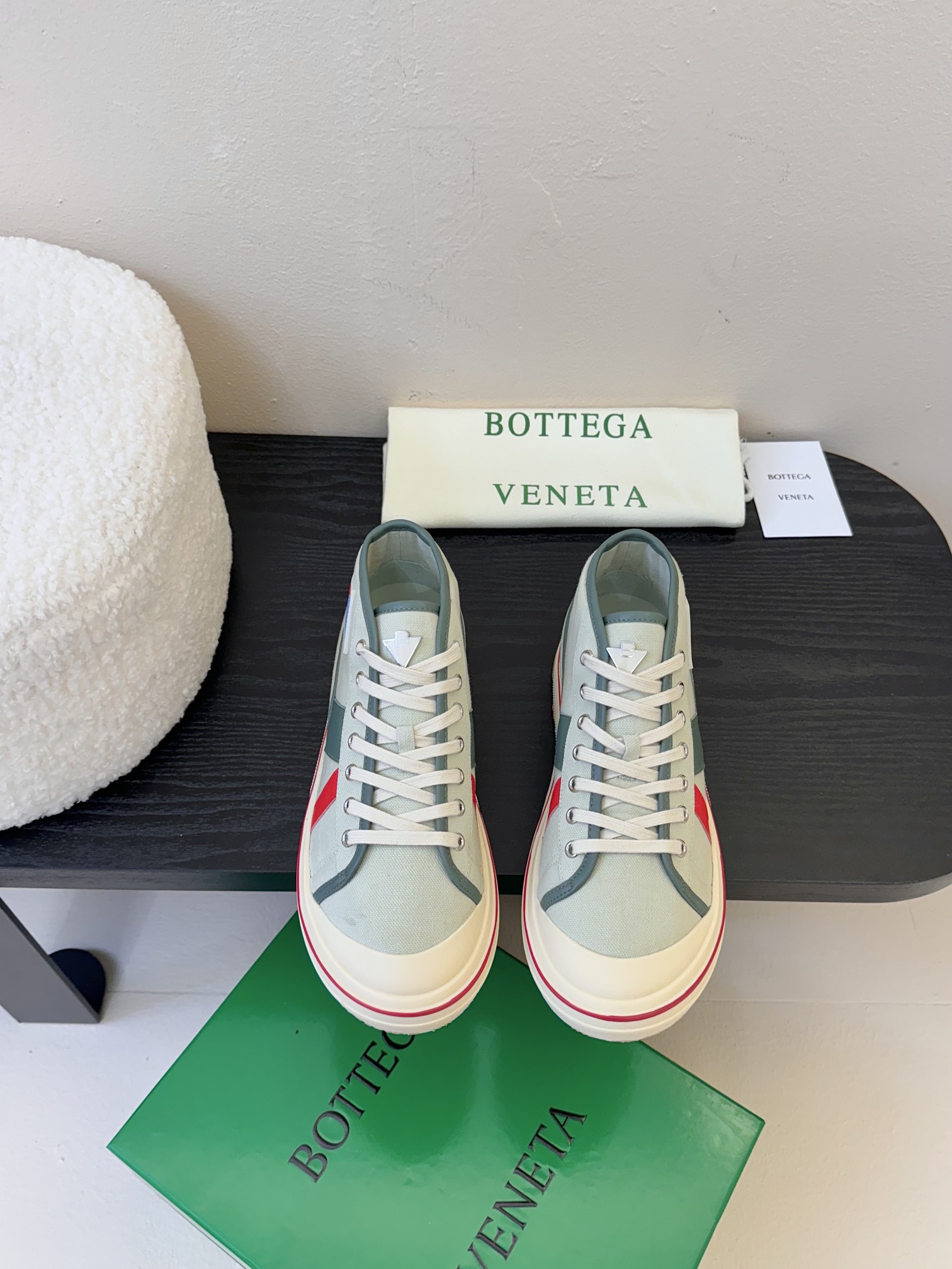 代购级
BOTTEG* VENETA BV25ss 新款复古Eliot运动鞋上市即封神!

BV全新的 