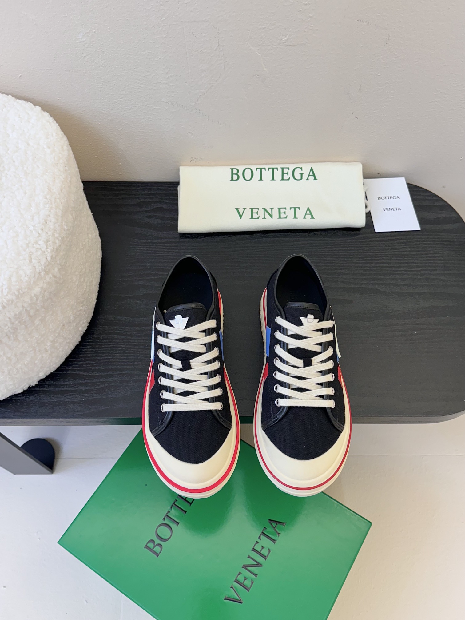 代购级
BOTTEG* VENETA BV25ss 新款复古Eliot运动鞋上市即封神!

BV全新的 