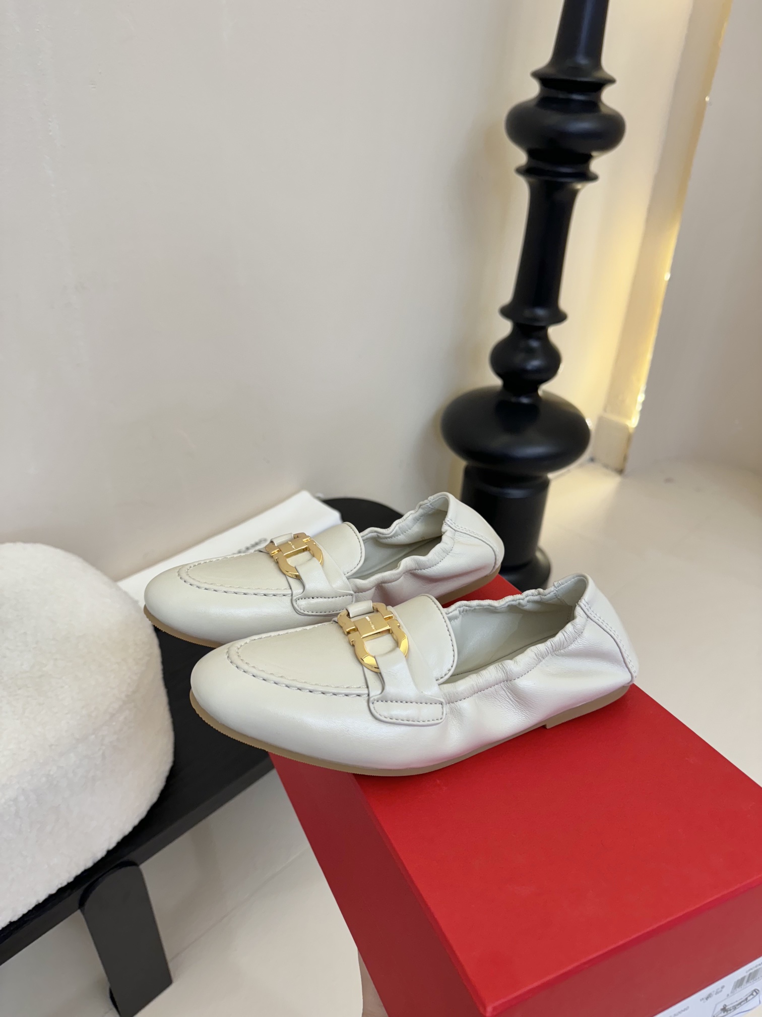 
FERRAGAMO菲拉格慕女士新版Vara铭牌芭蕾舞平底鞋上脚果然更惊艳~蝴蝶结芭蕾鞋，集美感与于一体