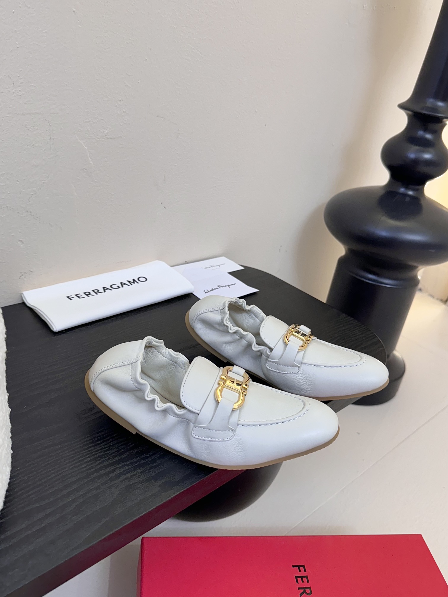 
FERRAGAMO菲拉格慕女士新版Vara铭牌芭蕾舞平底鞋上脚果然更惊艳~蝴蝶结芭蕾鞋，集美感与于一体