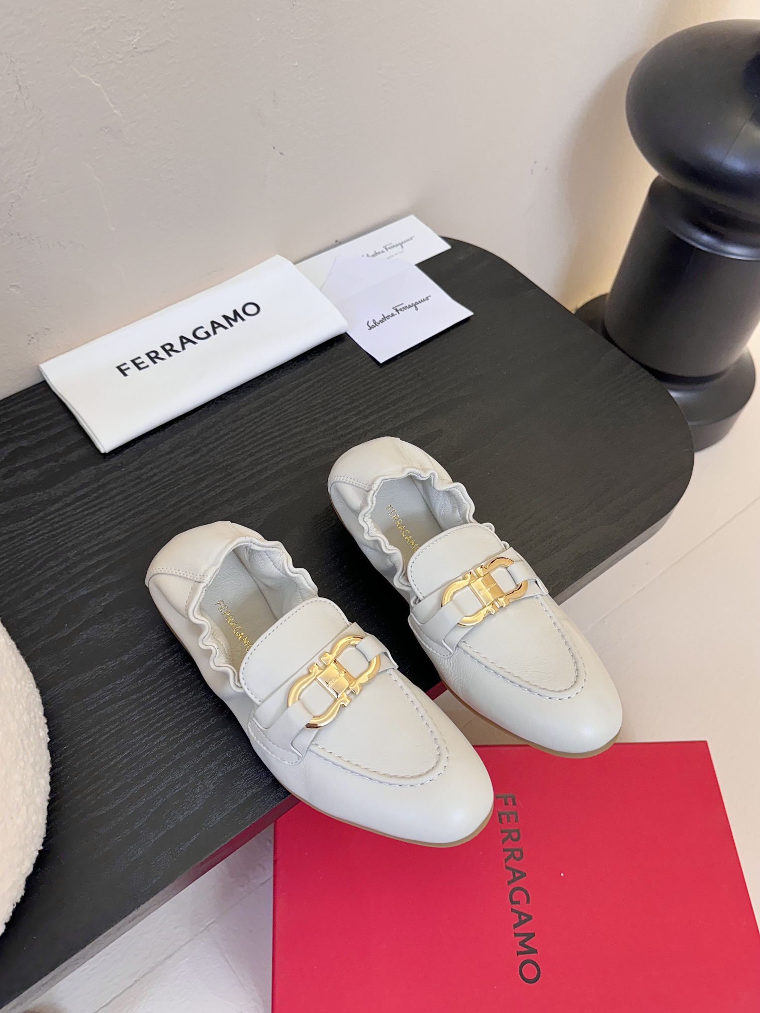 
FERRAGAMO菲拉格慕女士新版Vara铭牌芭蕾舞平底鞋上脚果然更惊艳~蝴蝶结芭蕾鞋，集美感与于一体