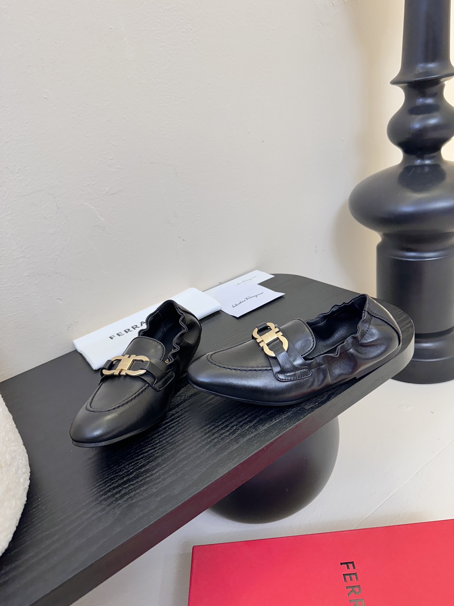
FERRAGAMO菲拉格慕女士新版Vara铭牌芭蕾舞平底鞋上脚果然更惊艳~蝴蝶结芭蕾鞋，集美感与于一体